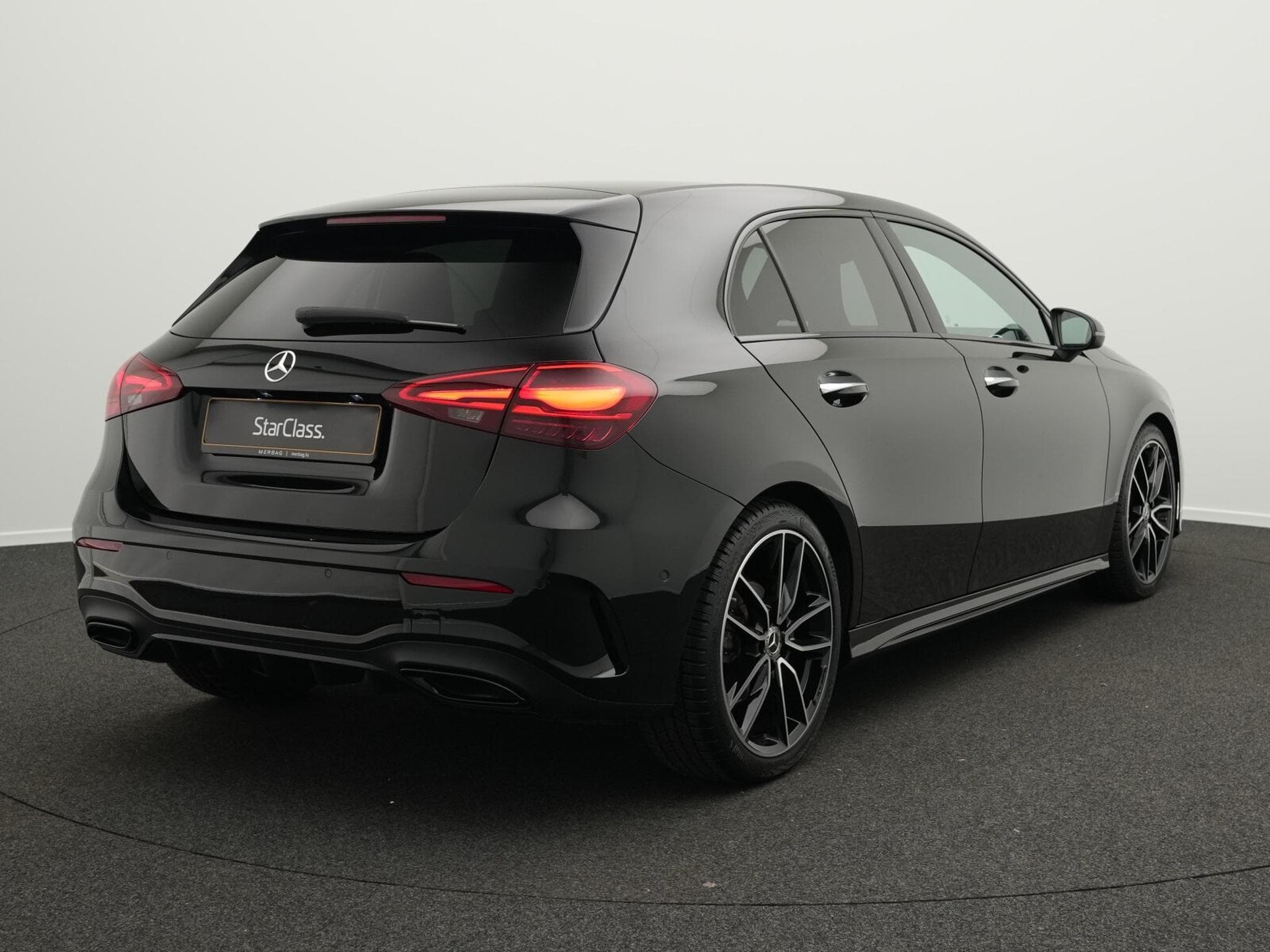 Mercedes A 200 d AMG-Line Multi+Kamera+Night+19" (2025) - Photo 3
