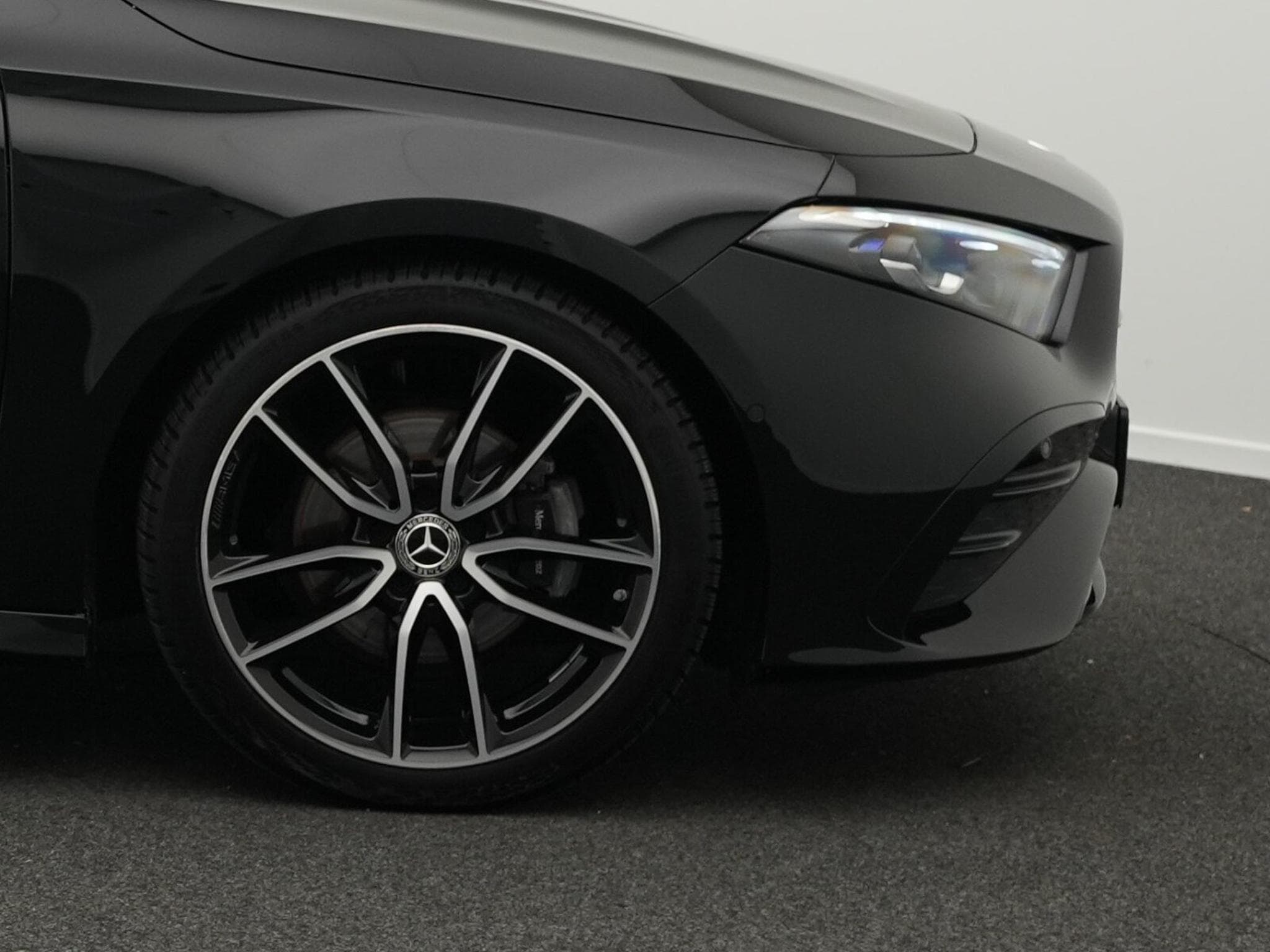 Mercedes A 200 d AMG-Line Multi+Kamera+Night+19" (2025) - Photo 6