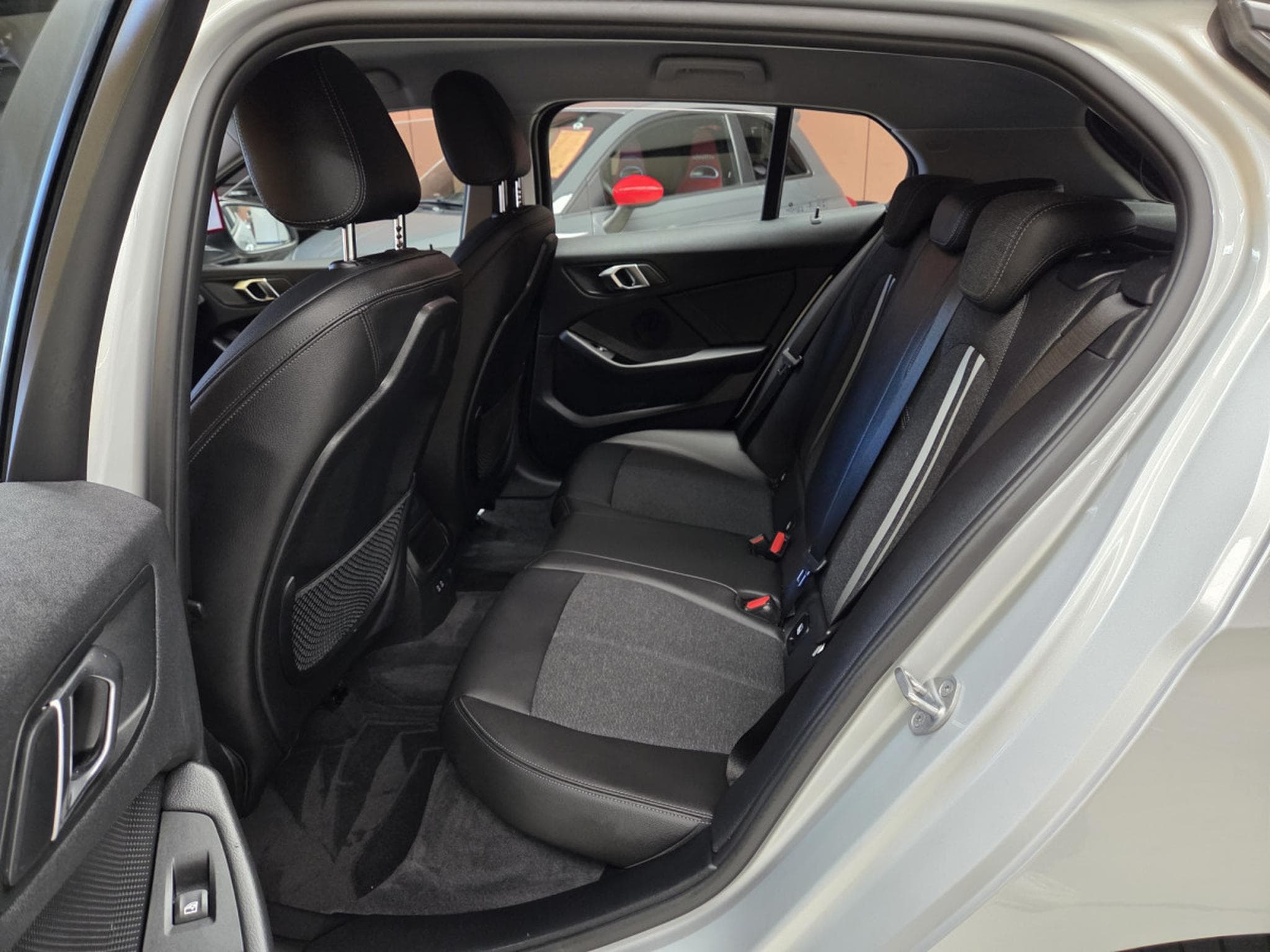 BMW 118 dA 150CV (2021) - Photo 18
