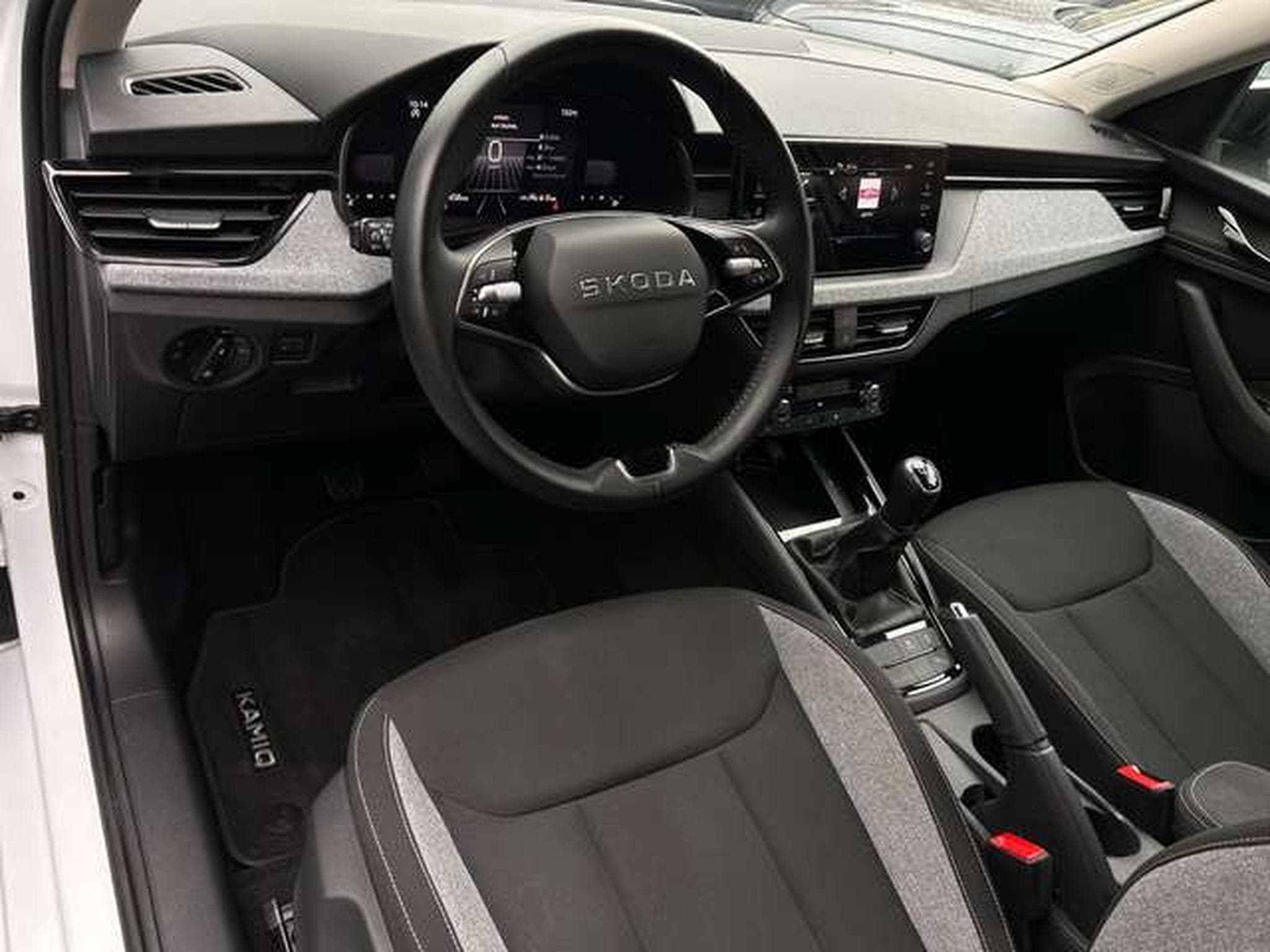Skoda Kamiq 1.0 TSI 116 EDITION PACK BLACK (2025) - Photo 12