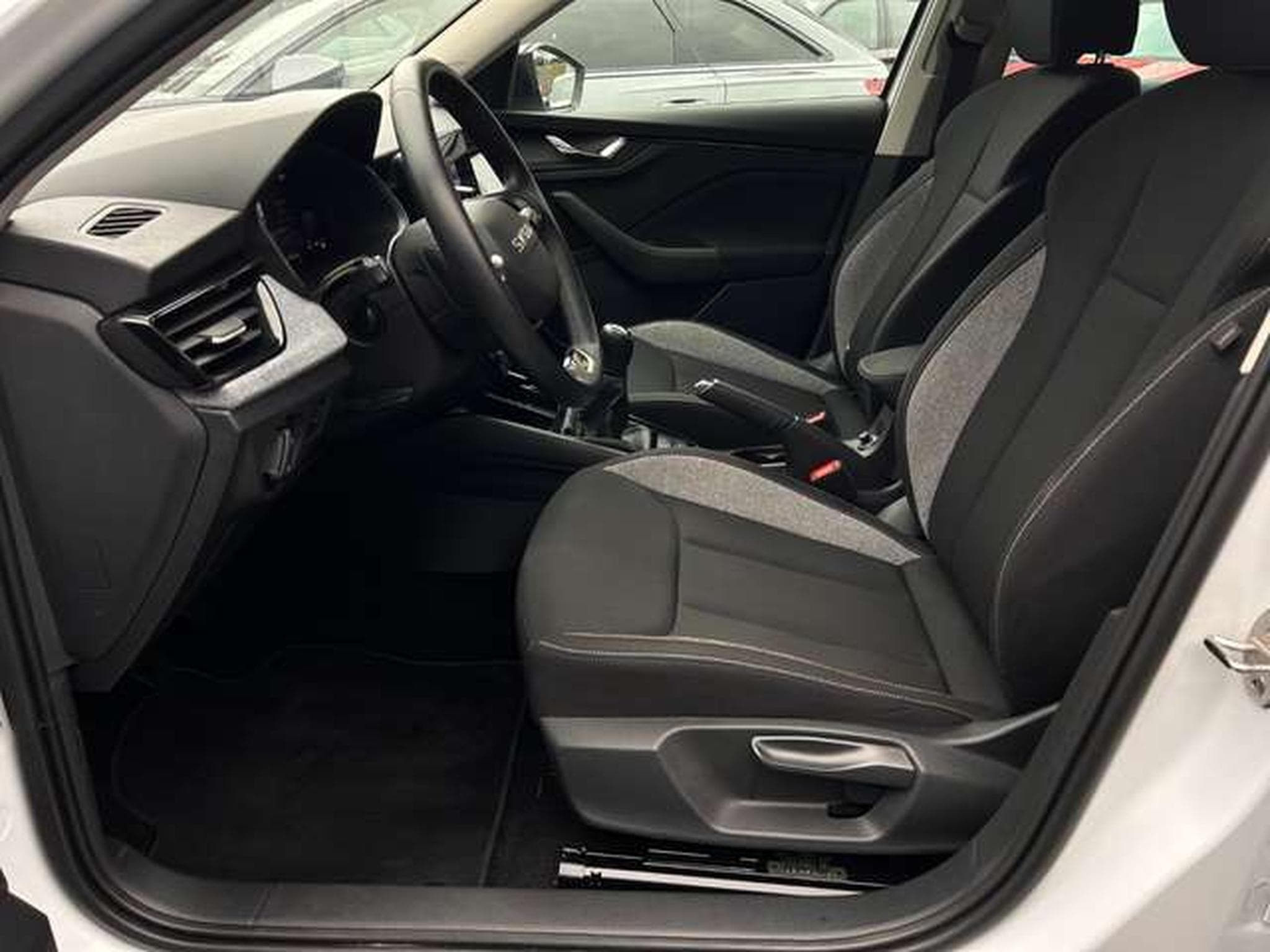 Skoda Kamiq 1.0 TSI 116 EDITION PACK BLACK (2025) - Photo 13