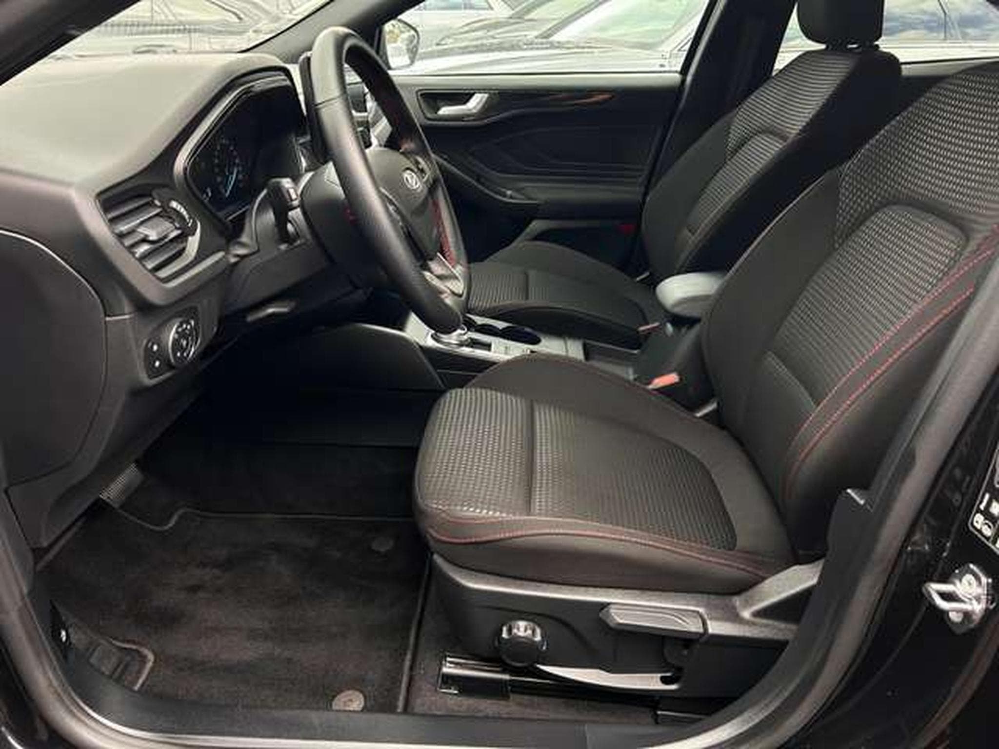 Ford Focus 1.5  115 ST-LINE X (2025) - Photo 13