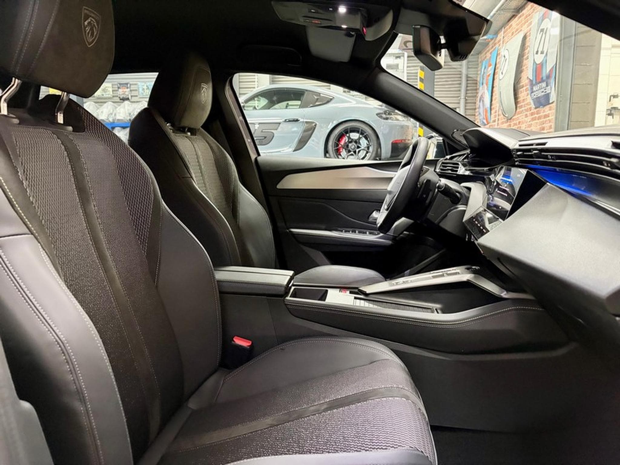 Peugeot 308 308 SW 1.6 220cv Hyb-Ess Auto GT (2024) - Photo 8