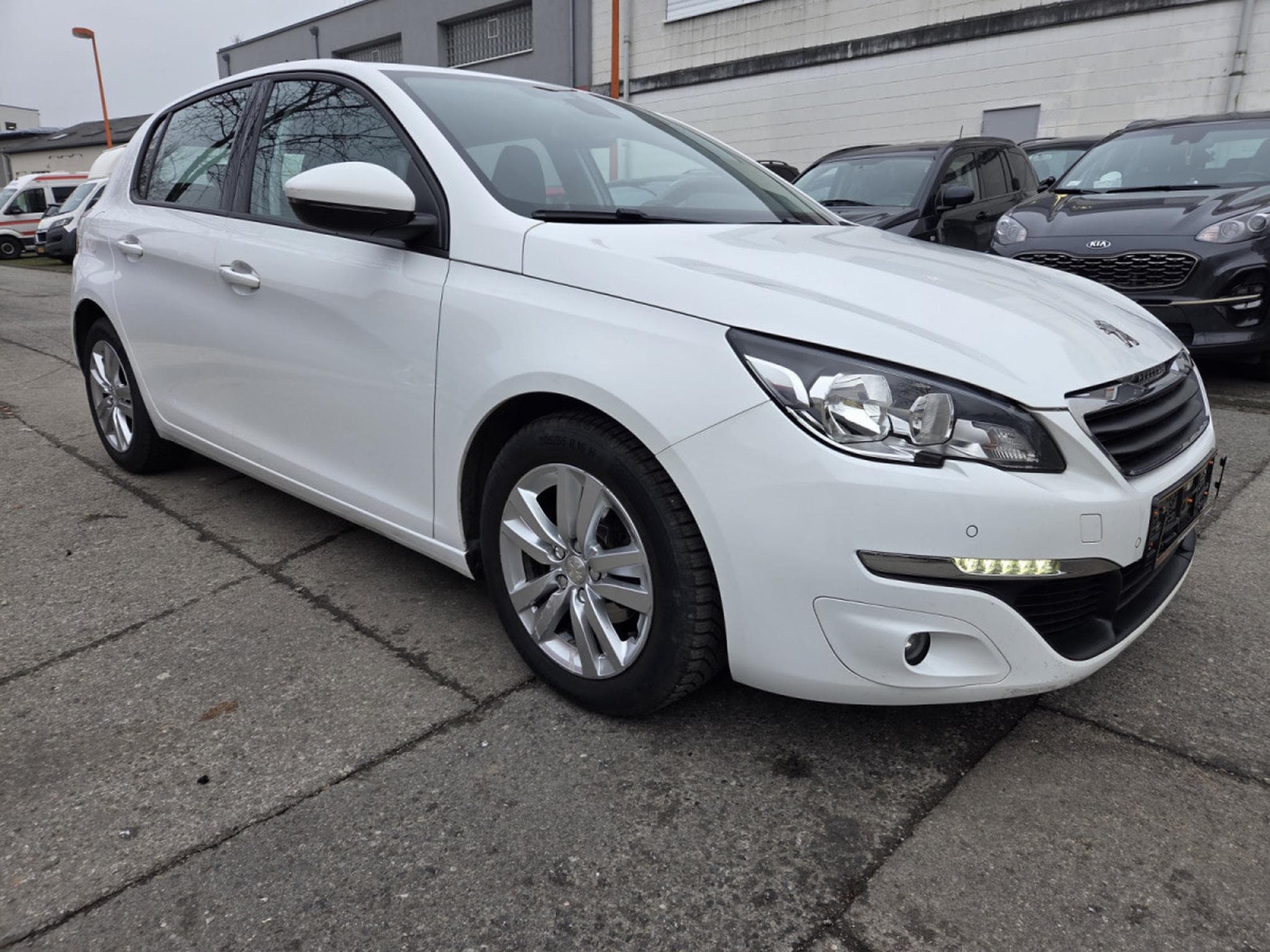 Peugeot 308 1.6 Hdi 100 CV Garantie 12 Mois (2015) - Photo 4