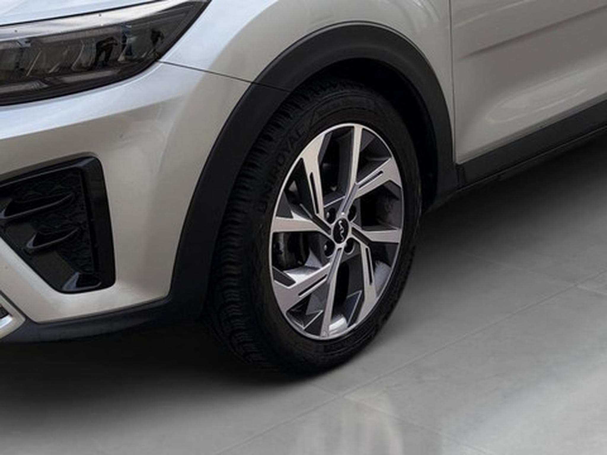 Kia Stonic 1.0 T 100 GT Line DCT (2024) - Foto 20
