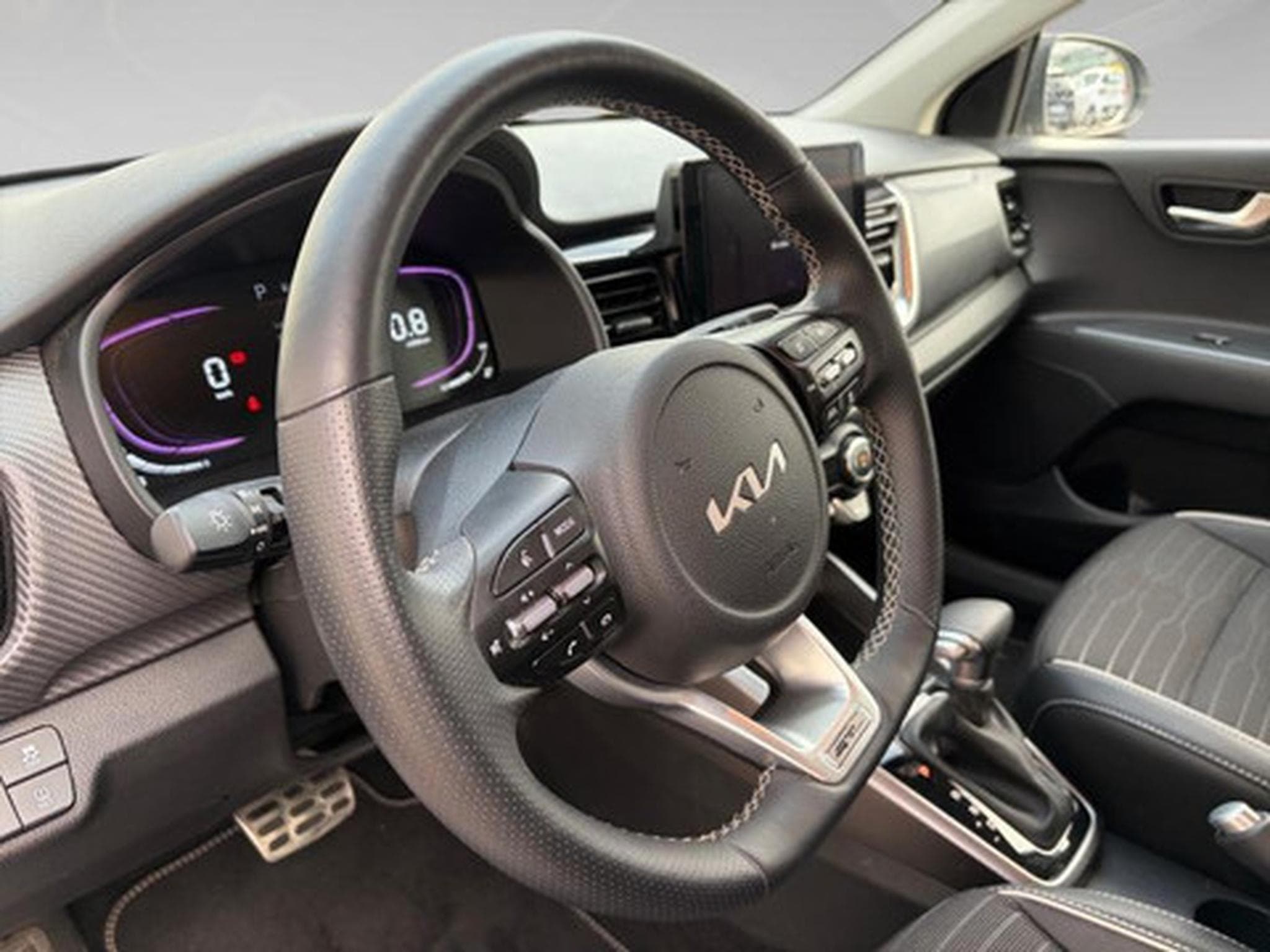 Kia Stonic 1.0 T 100 GT Line DCT (2024) - Foto 8