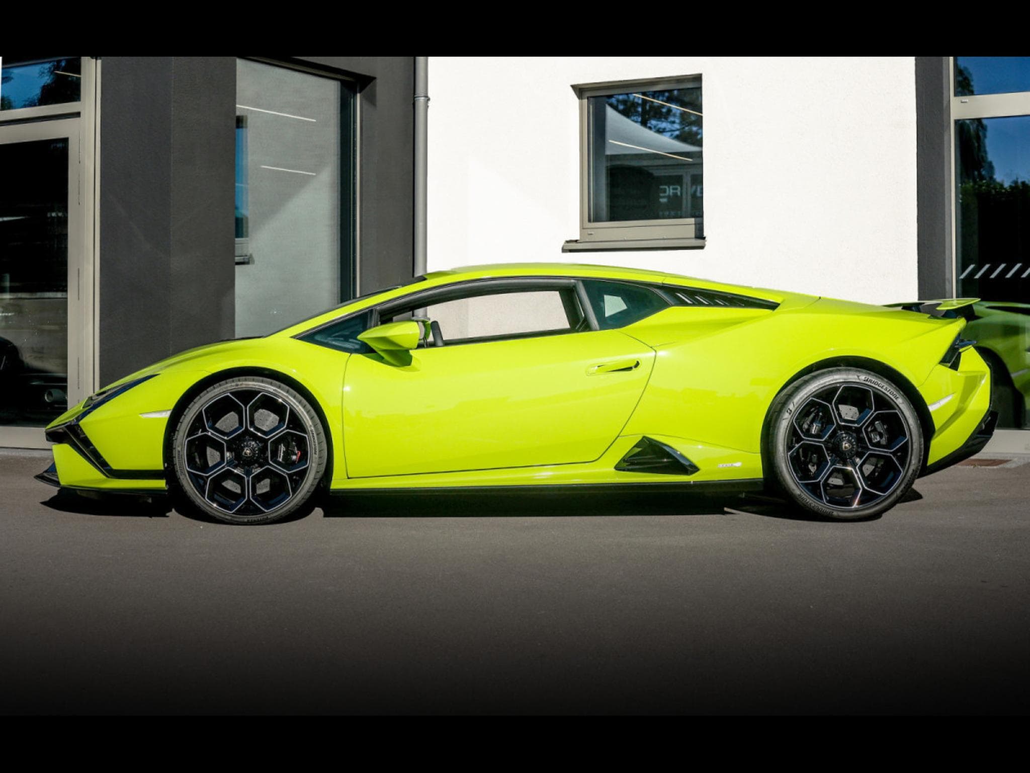 Lamborghini Huracán TECNICA LP640-2 5.2 V10 – VERDE SCANDAL (2024) - Photo 2