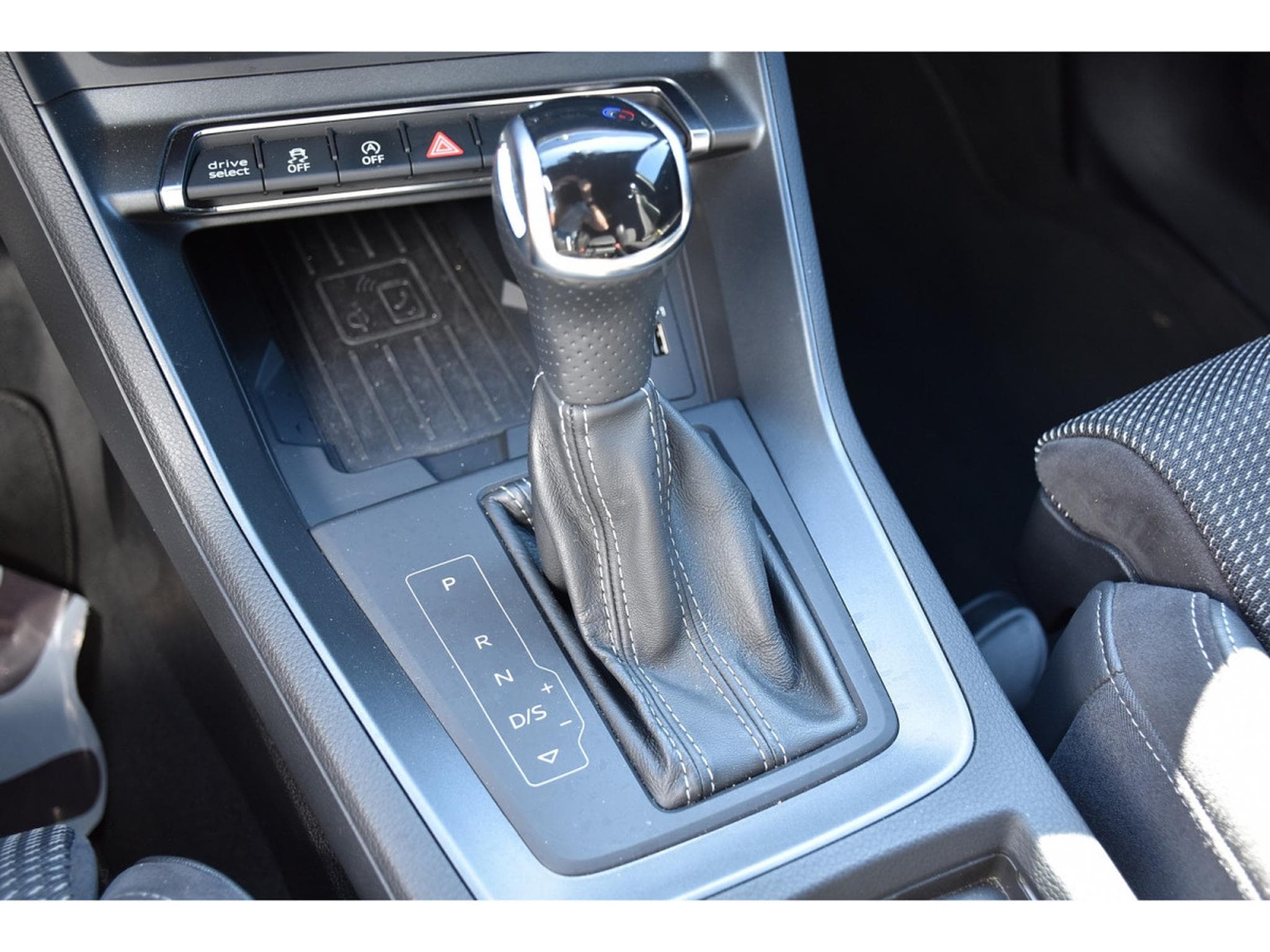 Audi Q3 Sportback 45 TFSI Quattro S-Line S-Tronic LANE SIDE KEYLESS (2019) - Foto 19