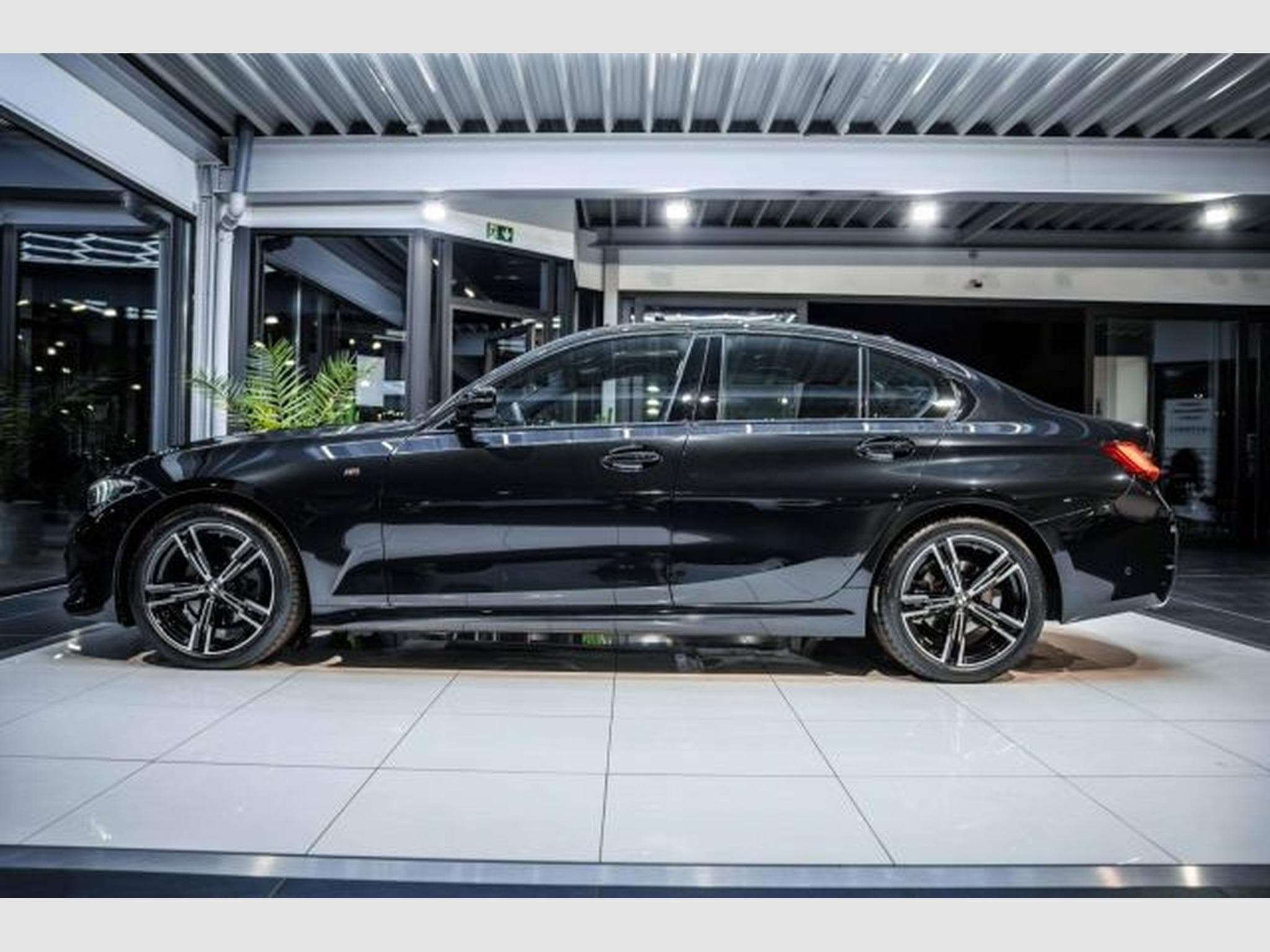 BMW 320 320d Limousine xDrive M-Sport LED HiFi RFK PANO (2024) - Photo 12