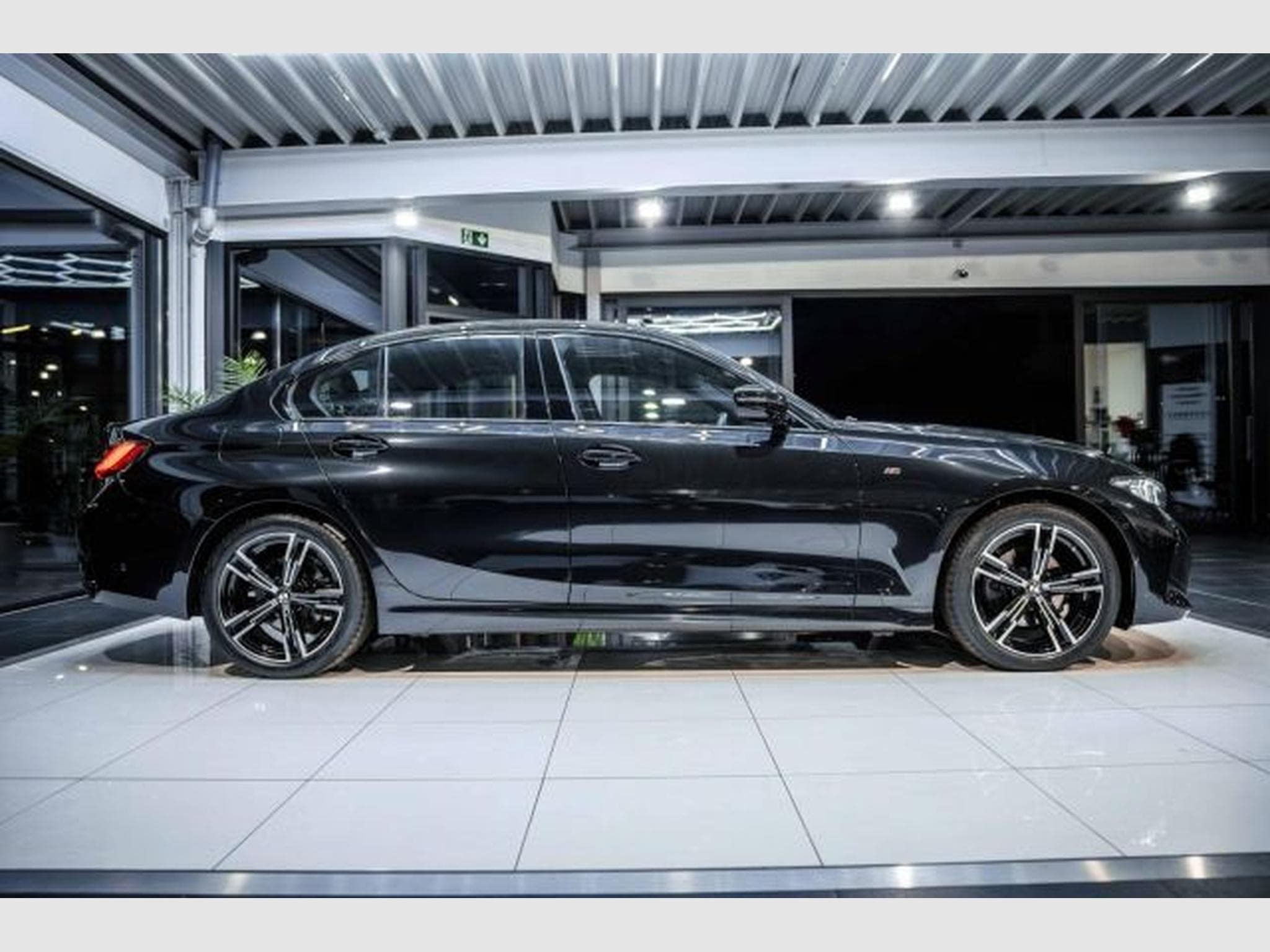 BMW 320 320d Limousine xDrive M-Sport LED HiFi RFK PANO (2024) - Photo 8