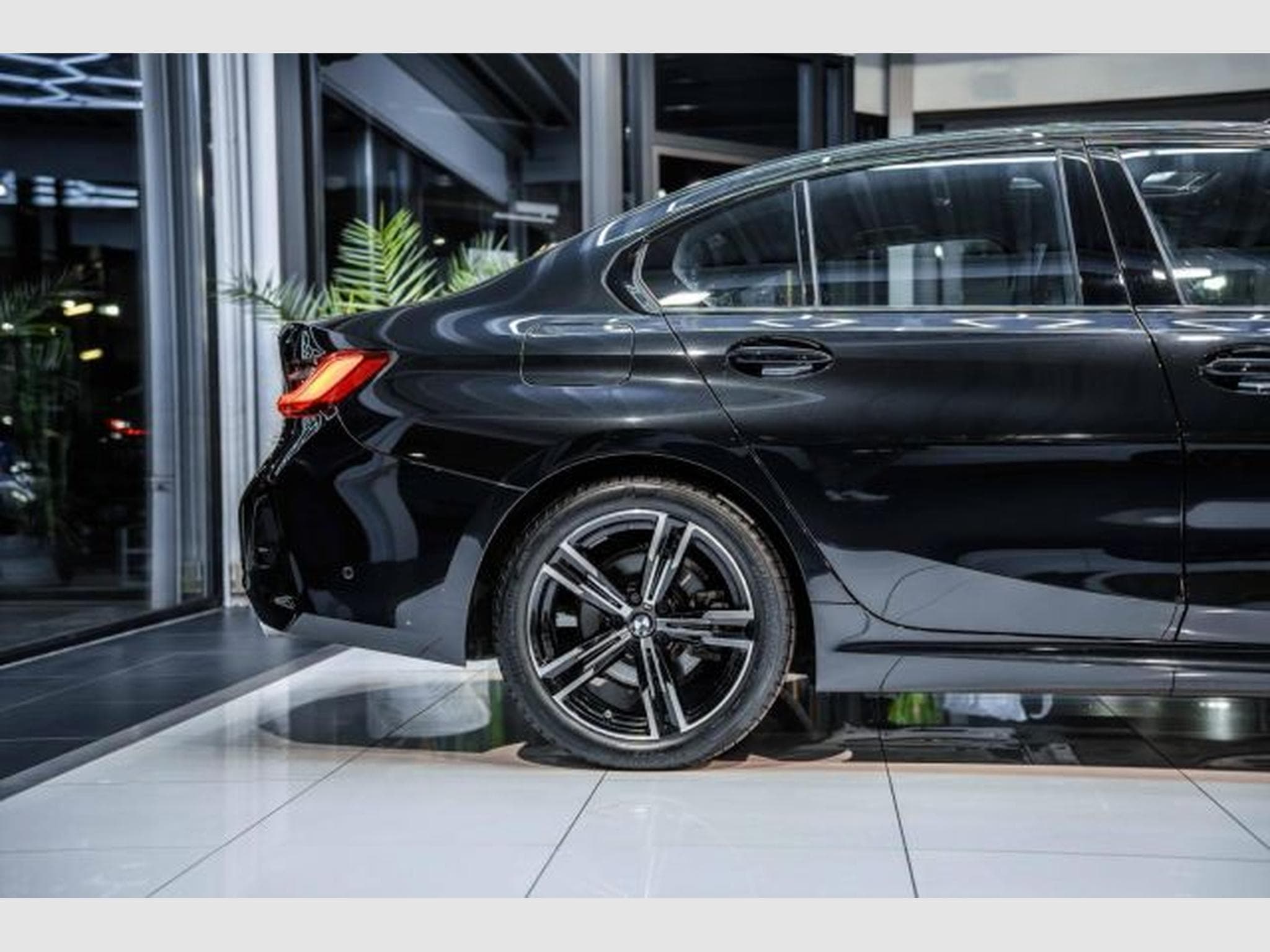 BMW 320 320d Limousine xDrive M-Sport LED HiFi RFK PANO (2024) - Photo 9