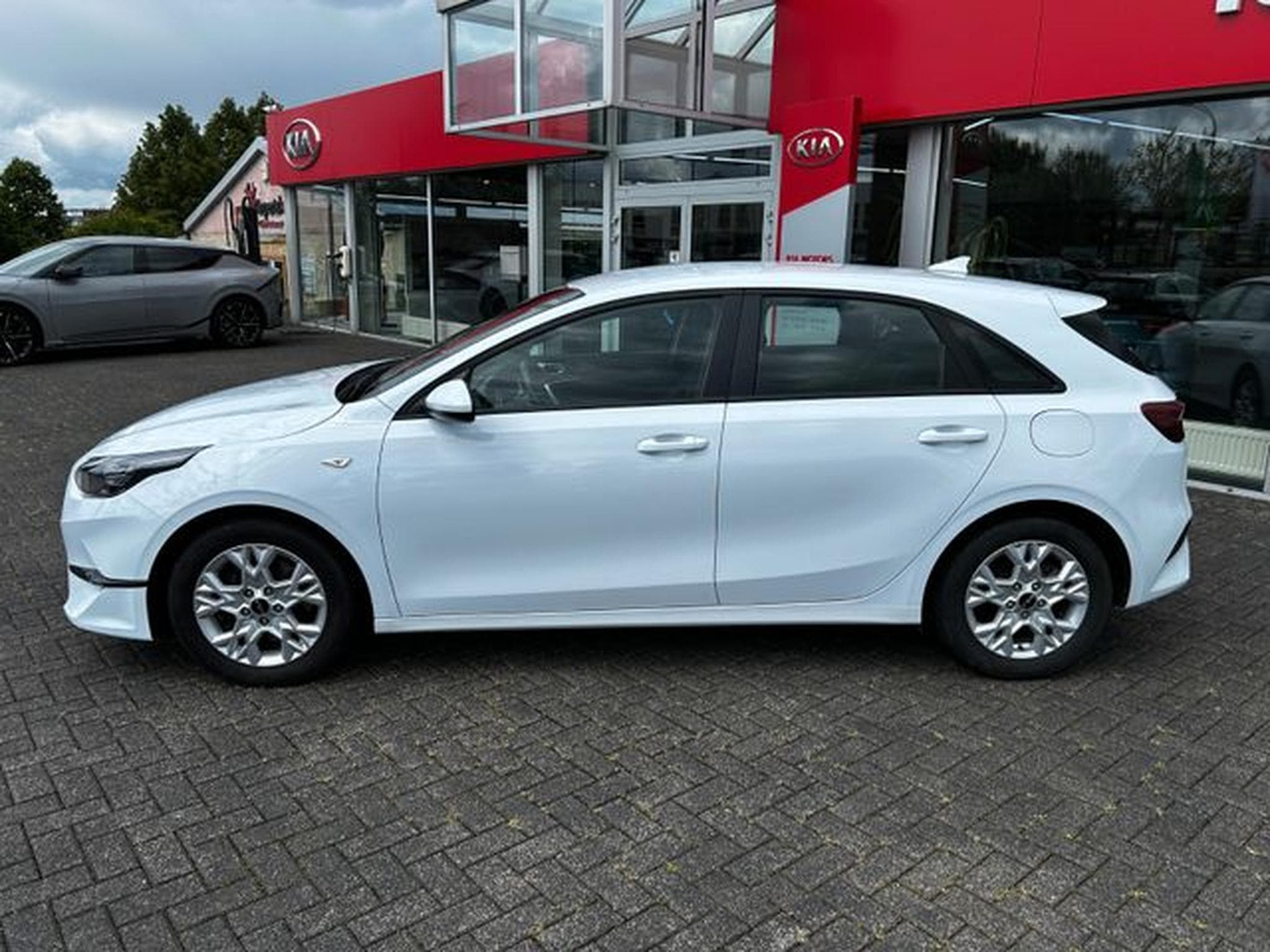 Kia Ceed Ceed 1,0 T Edition 7 Emotion Kamera SHZ Car Play (2022) - Photo 4