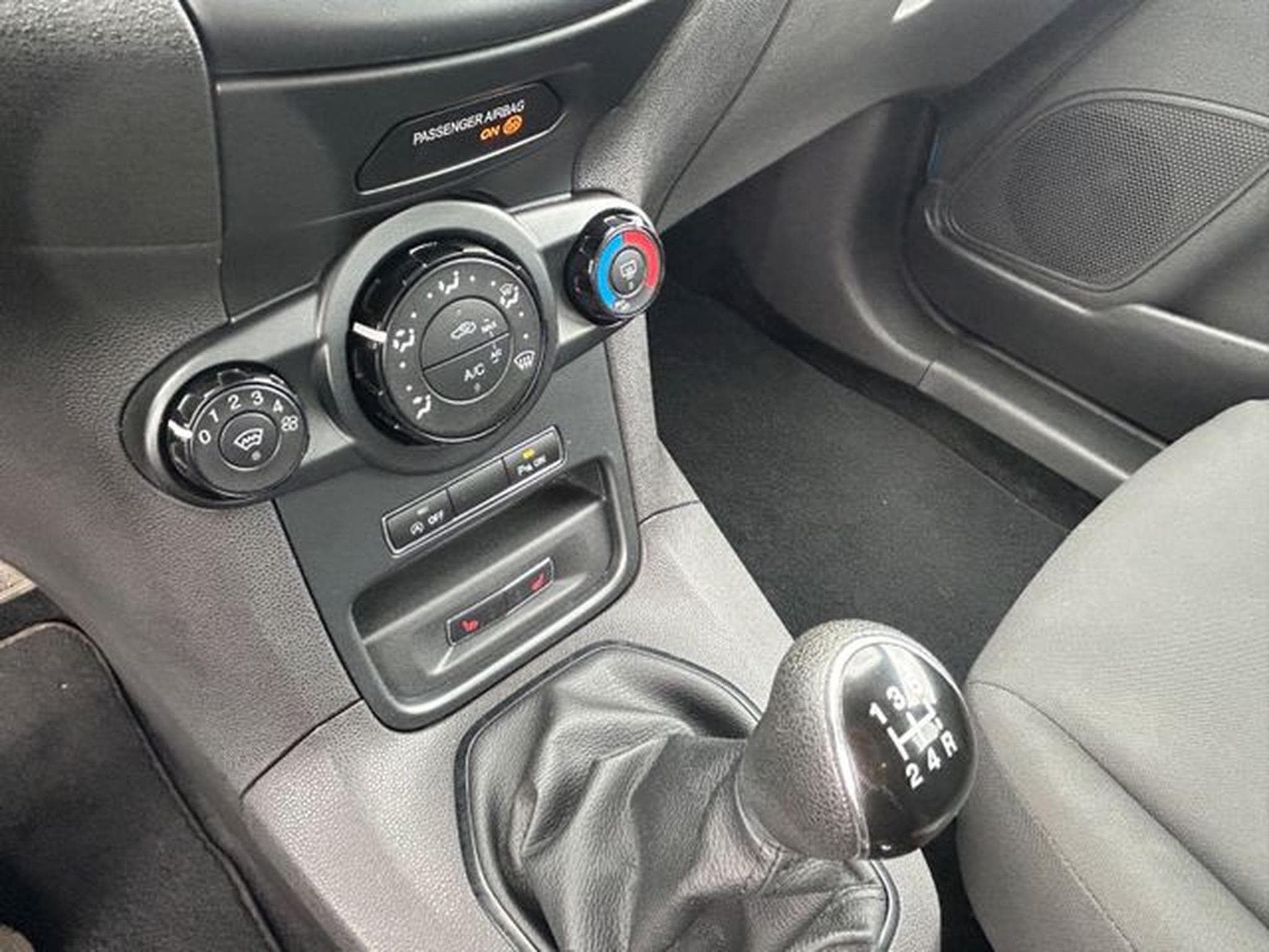 Ford Fiesta Fiesta Celebration *SHZ*LED*MFL*2.Hand*Euro6* (2016) - Photo 13