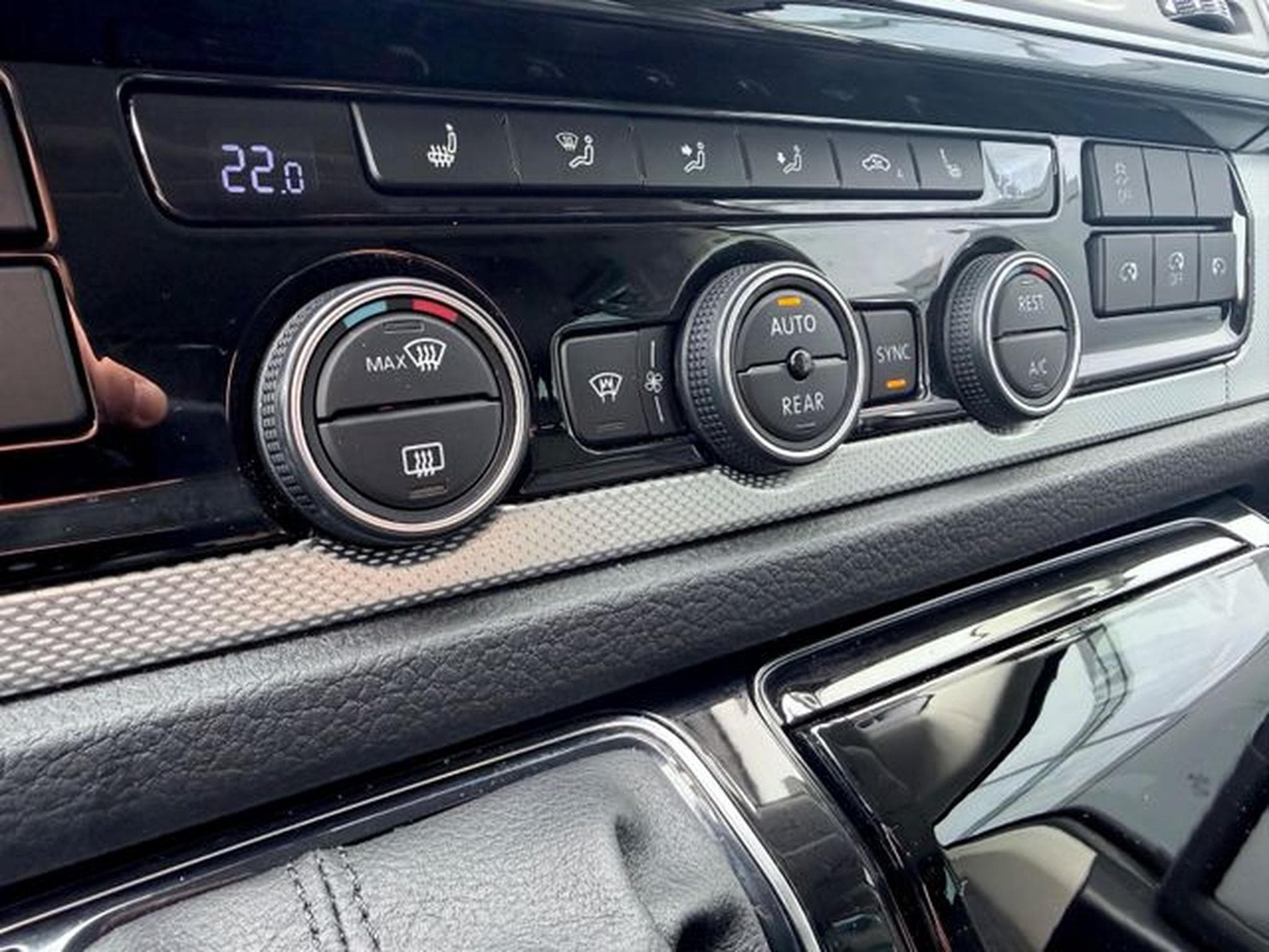 VW T6.1 T6 Multivan 2.0 TDI DSG 4Motion (2019) - Photo 20