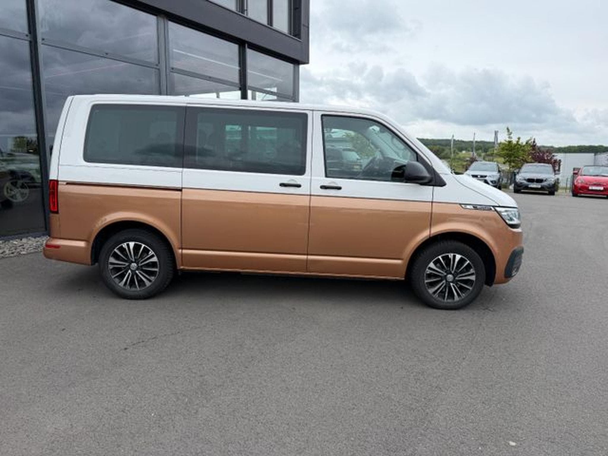 VW T6.1 T6.1 Multivan Bulli 7-Sitze AHK LED Kamera ACC (2022) - Photo 4