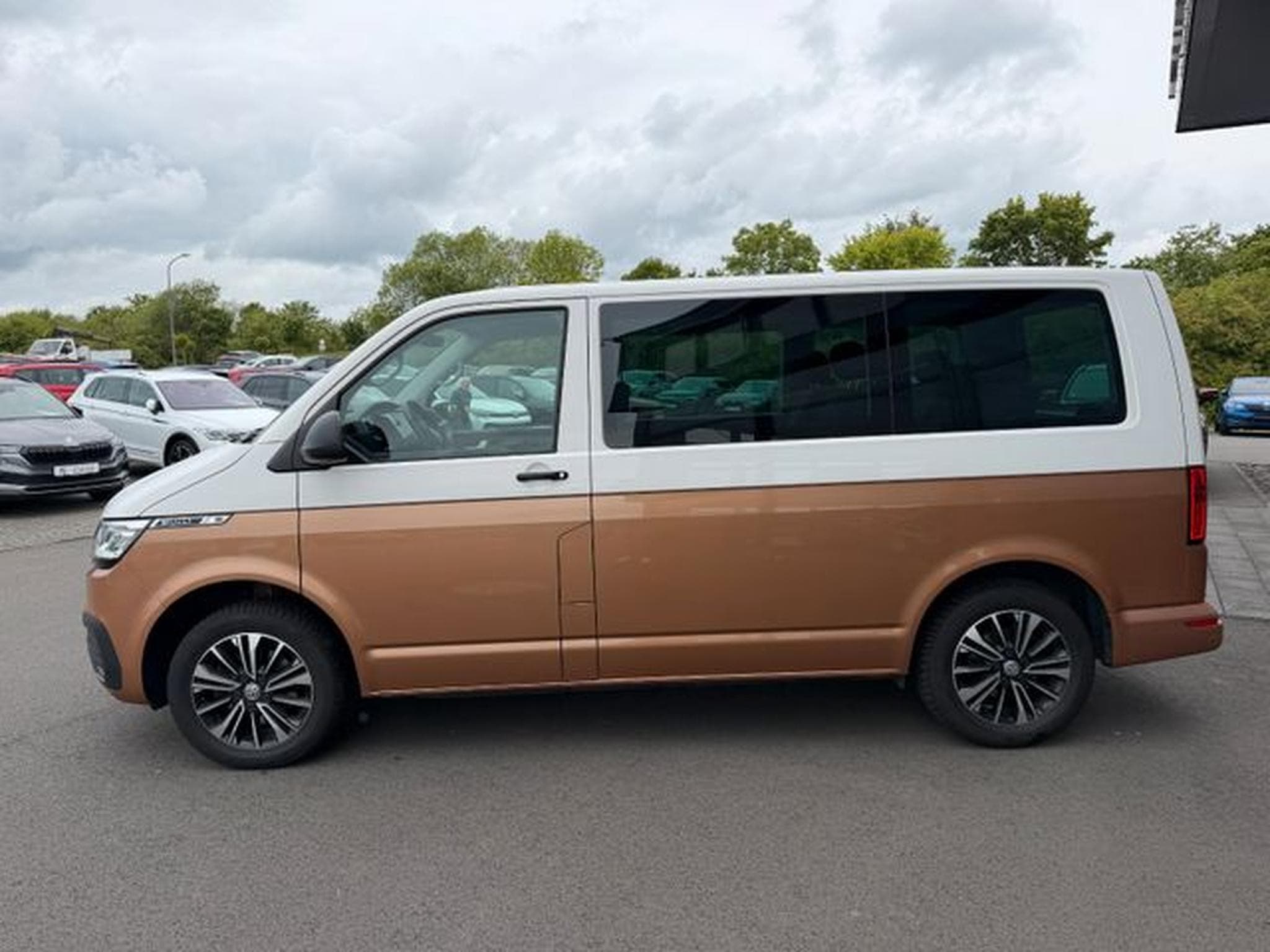 VW T6.1 T6.1 Multivan Bulli 7-Sitze AHK LED Kamera ACC (2022) - Photo 8