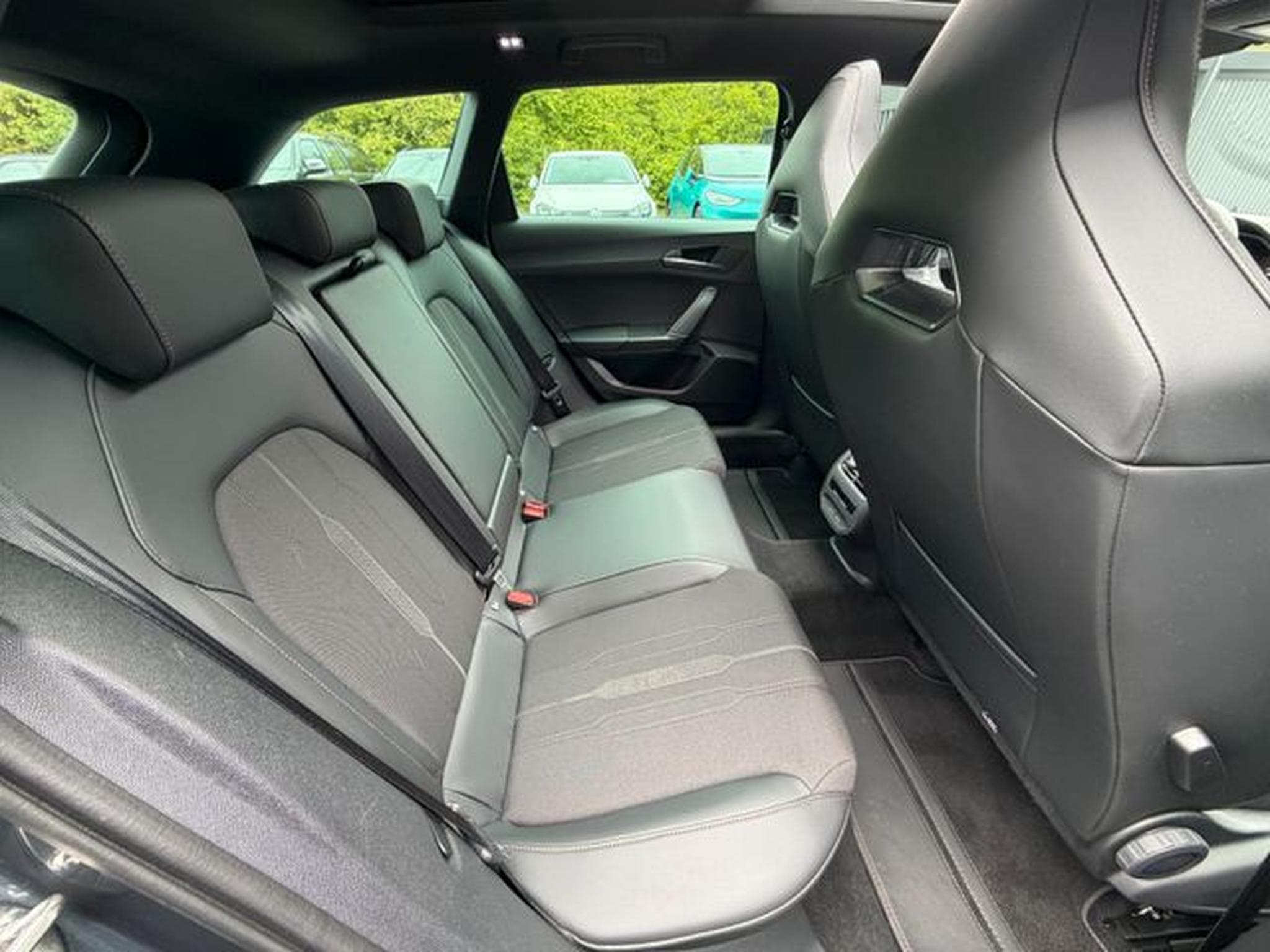 Cupra Leon Leon 2,0TSi ST VZ 4Drive Pano AHK DCC ACC Key (2021) - Foto 13