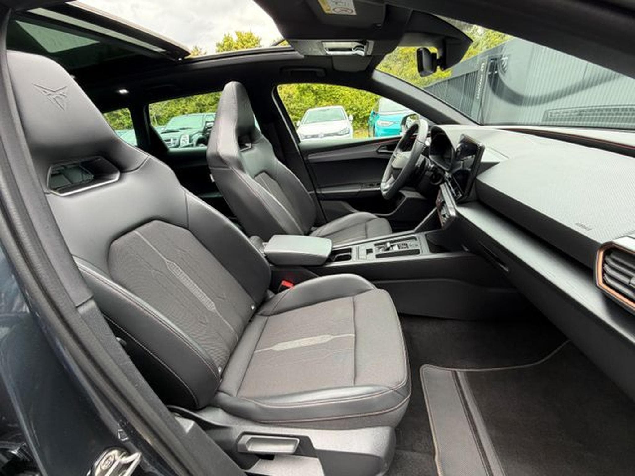 Cupra Leon Leon 2,0TSi ST VZ 4Drive Pano AHK DCC ACC Key (2021) - Foto 14