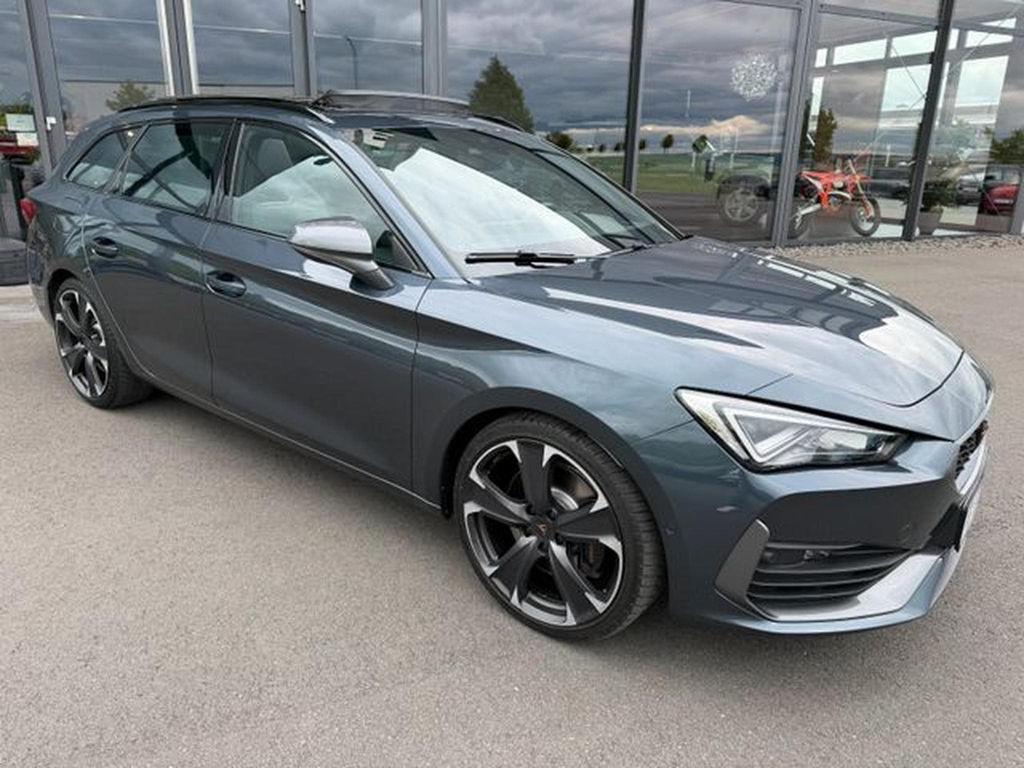 Cupra Leon Leon 2,0TSi ST VZ 4Drive Pano AHK DCC ACC Key (2021) - Foto 3