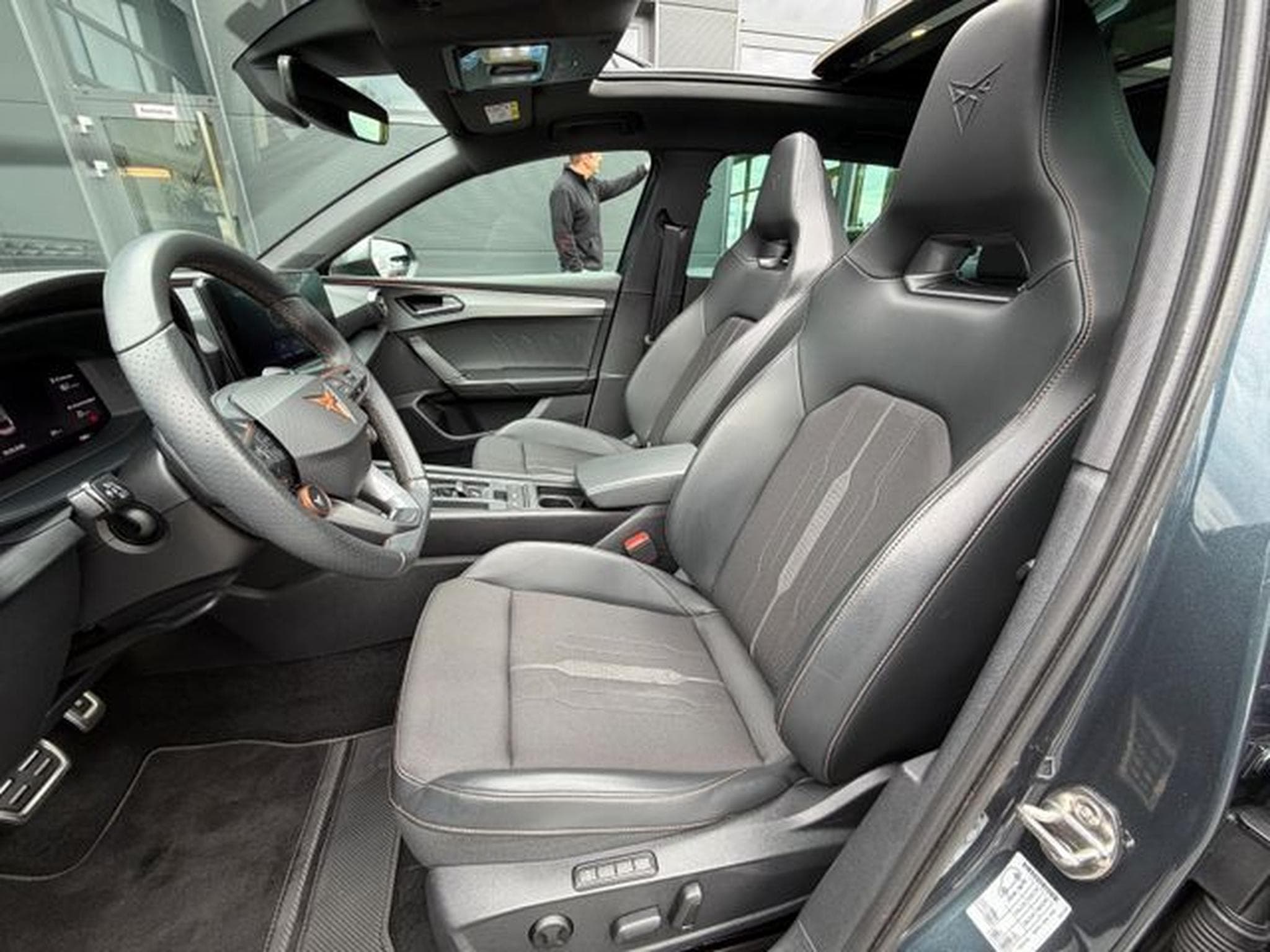 Cupra Leon Leon 2,0TSi ST VZ 4Drive Pano AHK DCC ACC Key (2021) - Foto 9