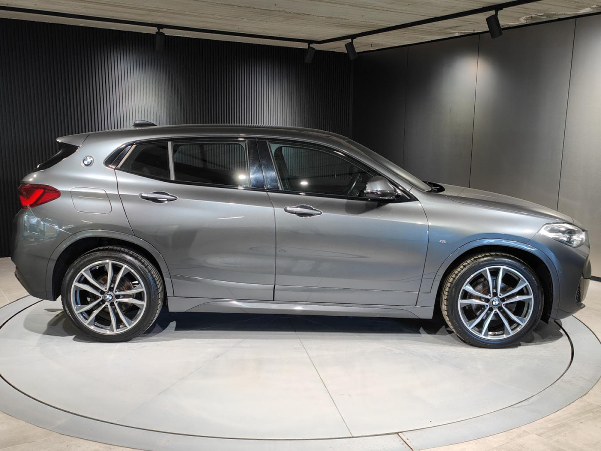 BMW X2 SDRIVE16D BOITE AUTO PACK M CUIR GPS BLUETOOTH CAMERA ATTELA (2021) - Photo 2