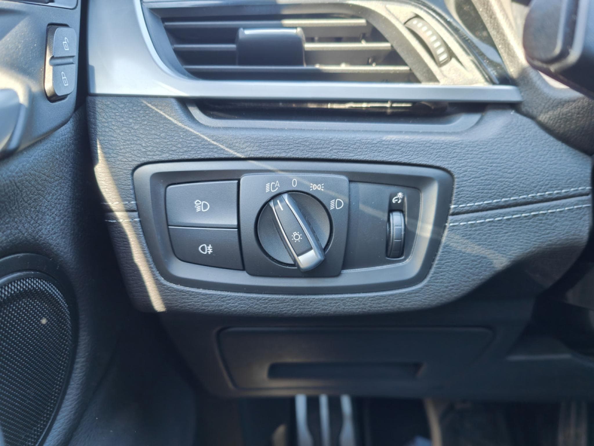 BMW X2 SDRIVE16D BOITE AUTO PACK M CUIR GPS BLUETOOTH CAMERA ATTELA (2021) - Photo 21