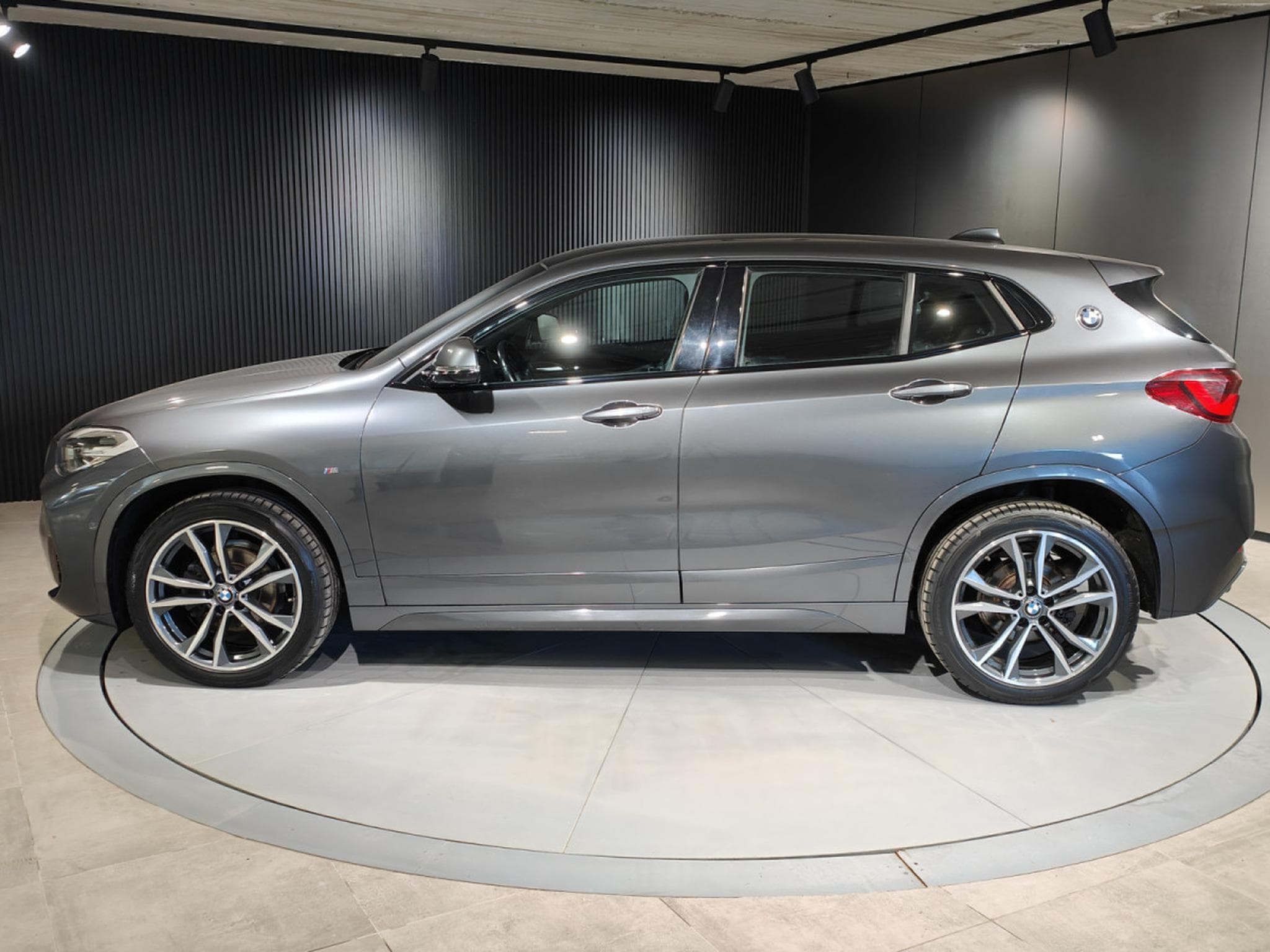 BMW X2 SDRIVE16D BOITE AUTO PACK M CUIR GPS BLUETOOTH CAMERA ATTELA (2021) - Photo 5