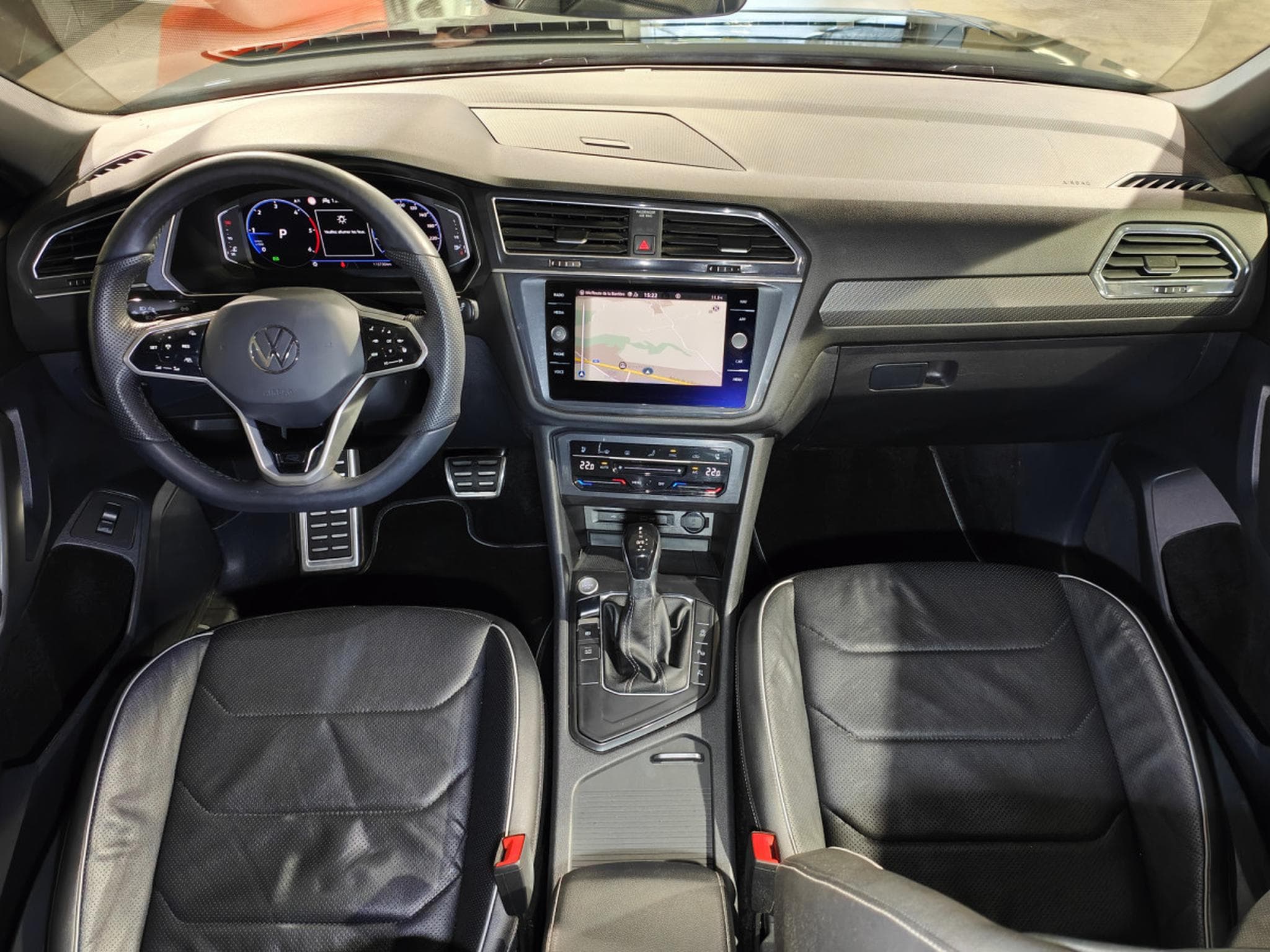 VW Tiguan 2.0 TDI R-LINE DSG 7PLACES CARPLAY TOIT OUV CUIR CAMERA ATTE (2022) - Photo 12