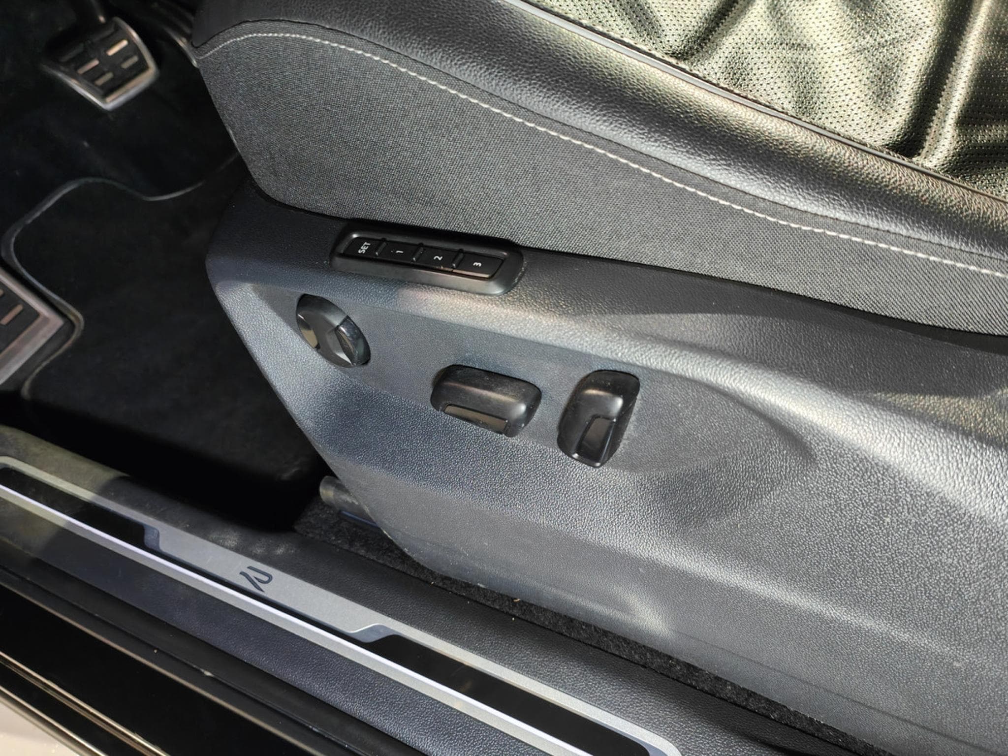 VW Tiguan 2.0 TDI R-LINE DSG 7PLACES CARPLAY TOIT OUV CUIR CAMERA ATTE (2022) - Photo 14