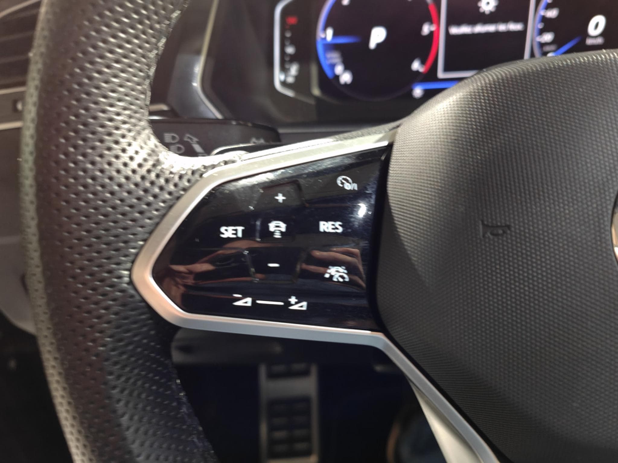 VW Tiguan 2.0 TDI R-LINE DSG 7PLACES CARPLAY TOIT OUV CUIR CAMERA ATTE (2022) - Photo 20