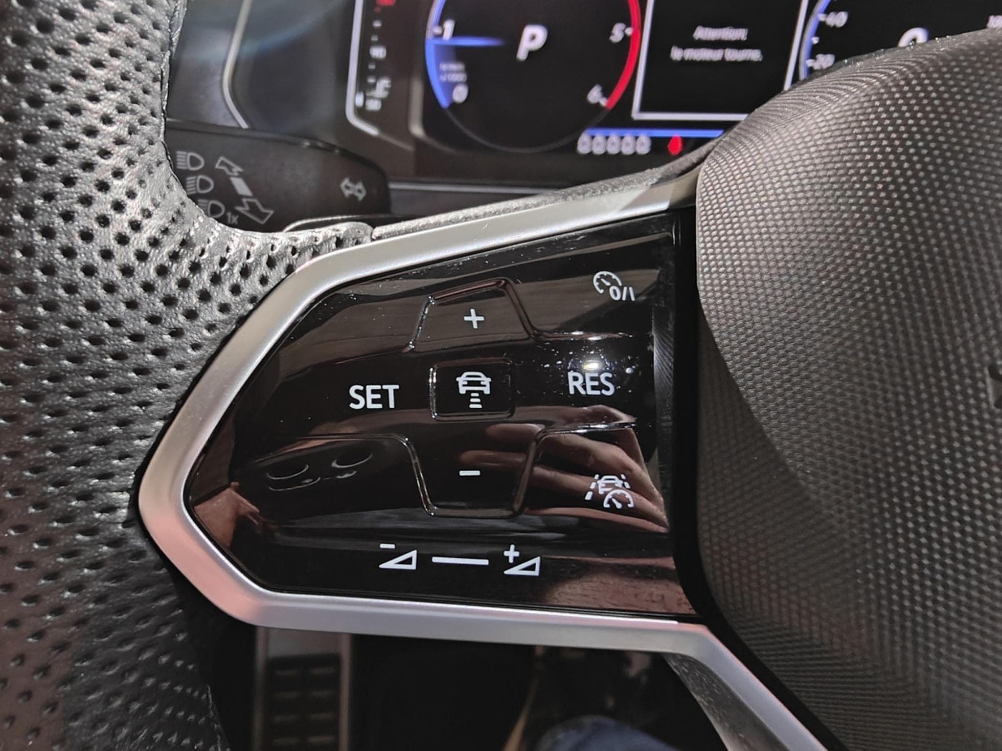 VW Tiguan 2.0 TDI R-LINE DSG 7PLACES CARPLAY TOIT OUV CUIR CAMERA ATTE (2022) - Photo 24