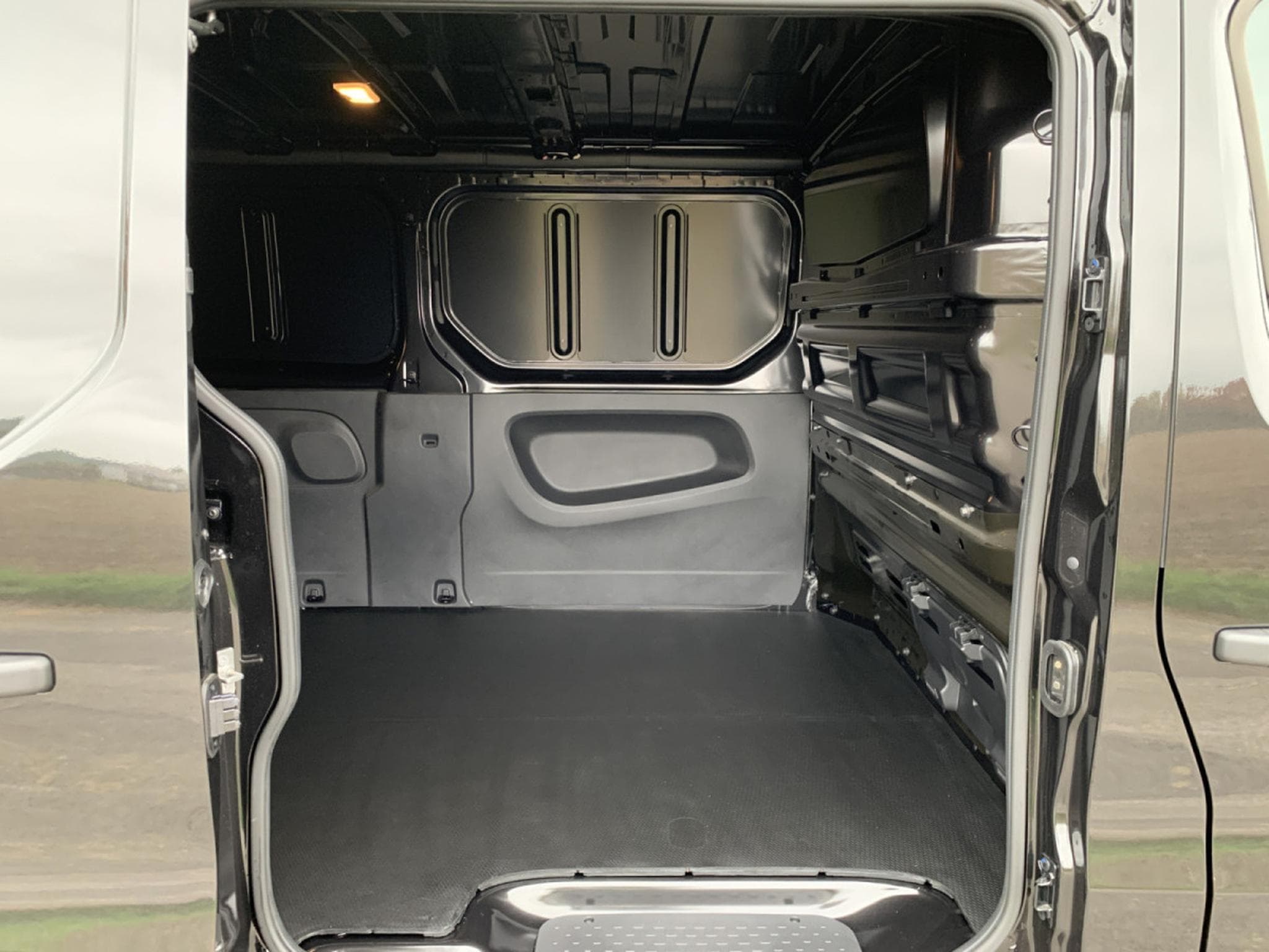 Renault Trafic 2.0 Dci 170 AT9  L2H1 (2025) - Foto 16
