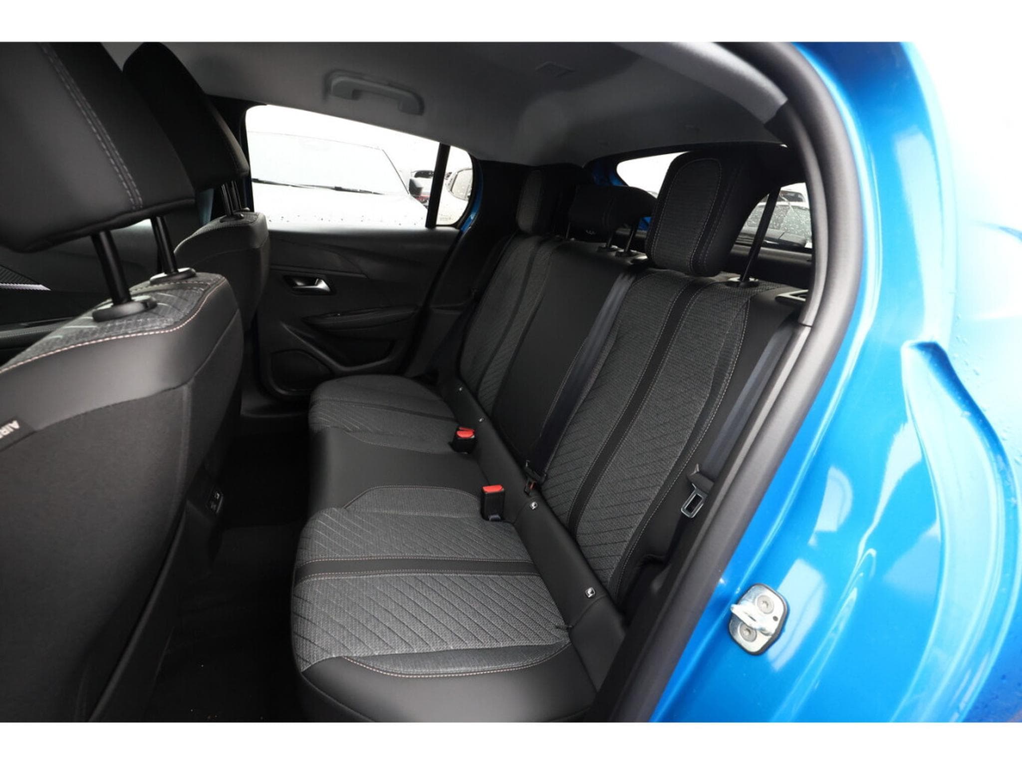 Peugeot 208 1.2 Hybrid e-DSC6 145 Allure (2025) - Photo 10