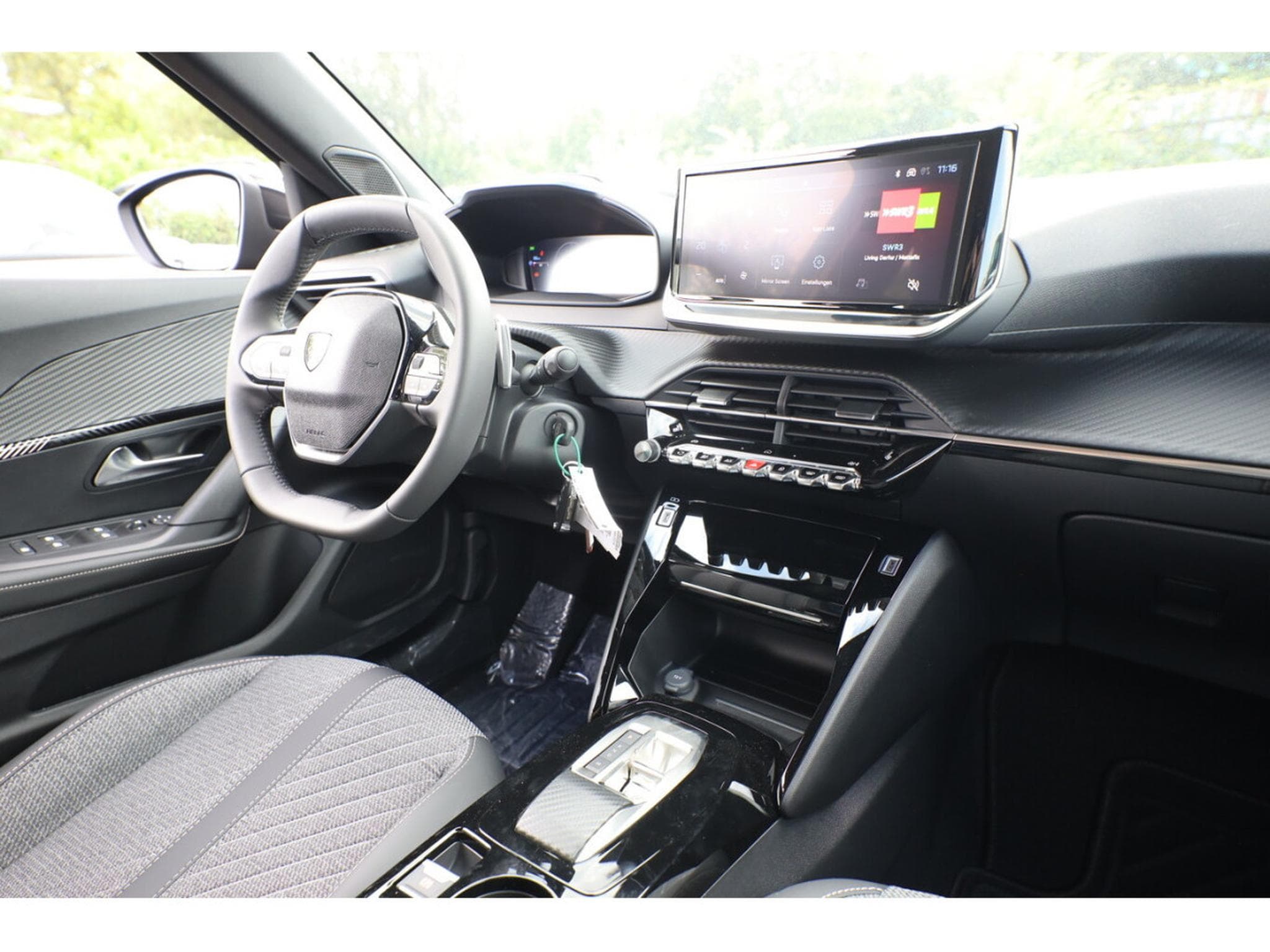 Peugeot 2008 1.2 Hybrid e-DSC6 145 Allure (2025) - Photo 9