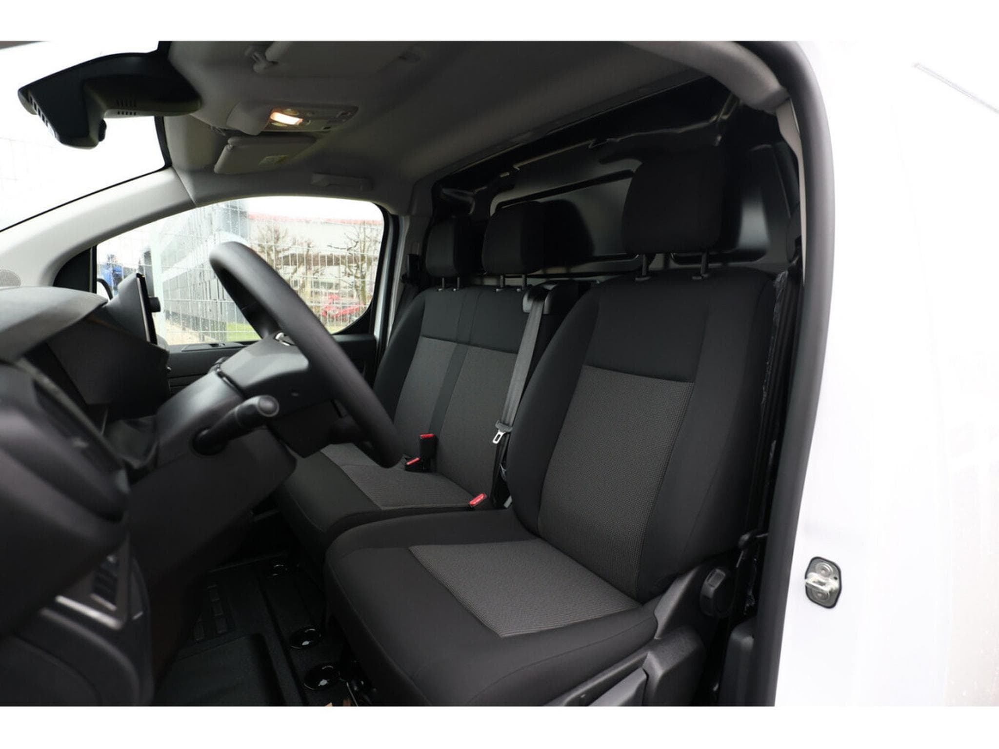 Citroën Jumpy 2.0 BlueHDI EAT8 145 XL Confort (2025) - Photo 7