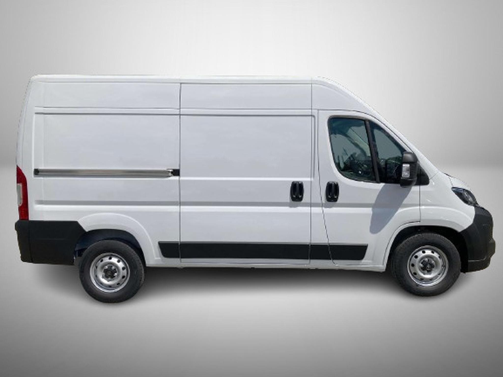 Peugeot Boxer 2.2 BlueHDI EAT8 140 L2H2 335 (2026) - Photo 4