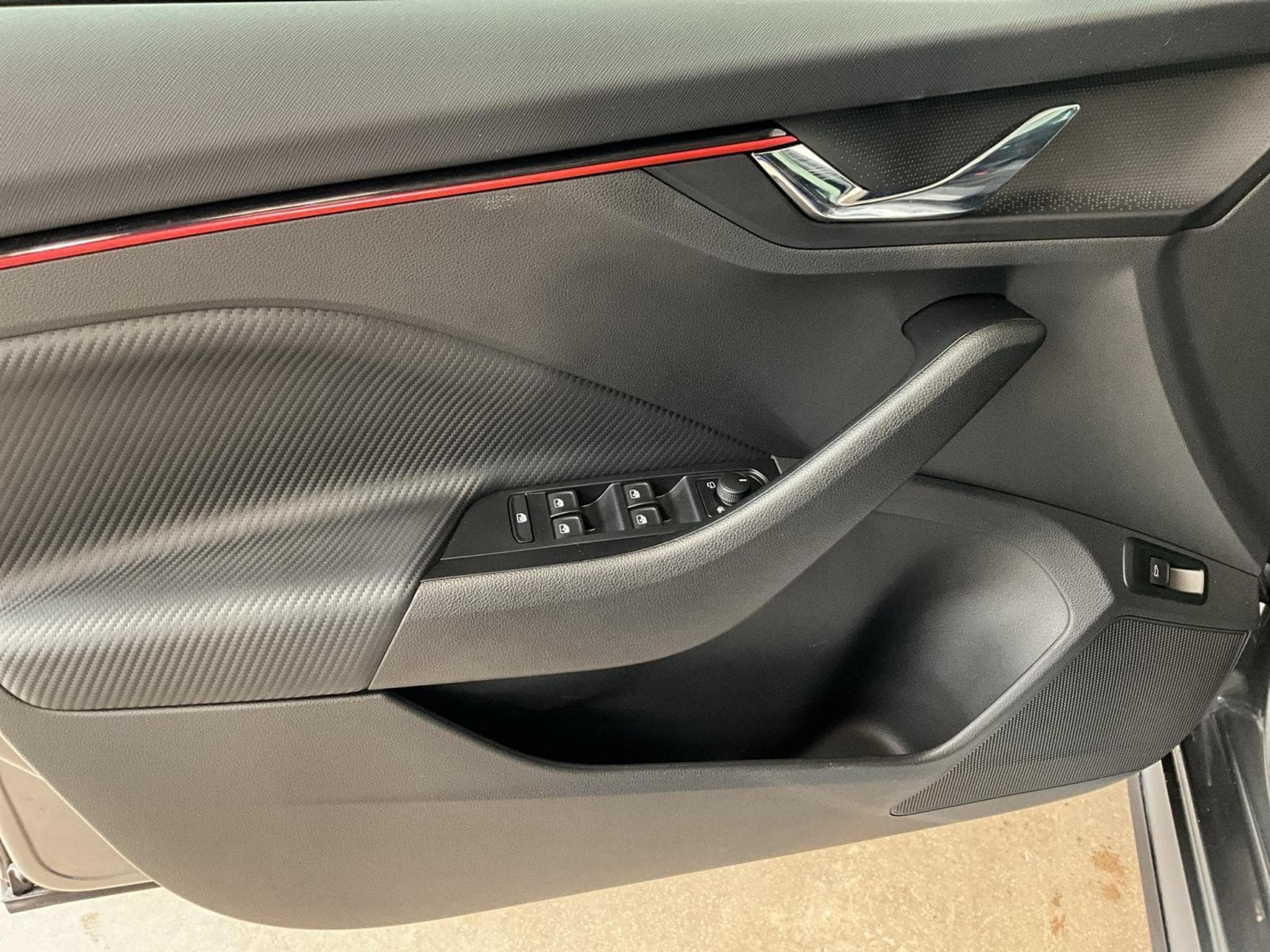 Skoda Kamiq Monte-Carlo+DSG+Pano+LED (2025) - Photo 14
