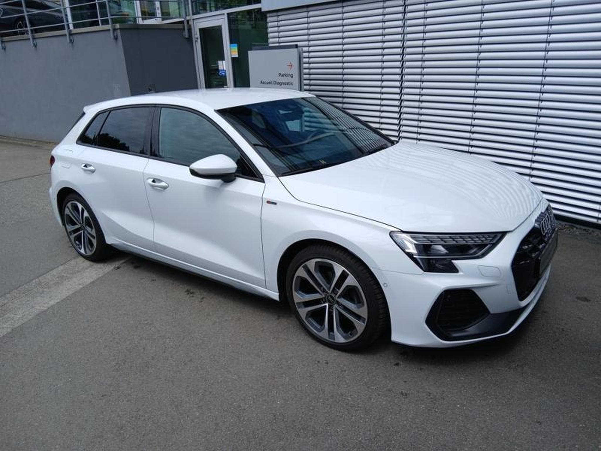 Audi A3 Sportback S-line 35 TDI s-tronic (2025) - Photo 5