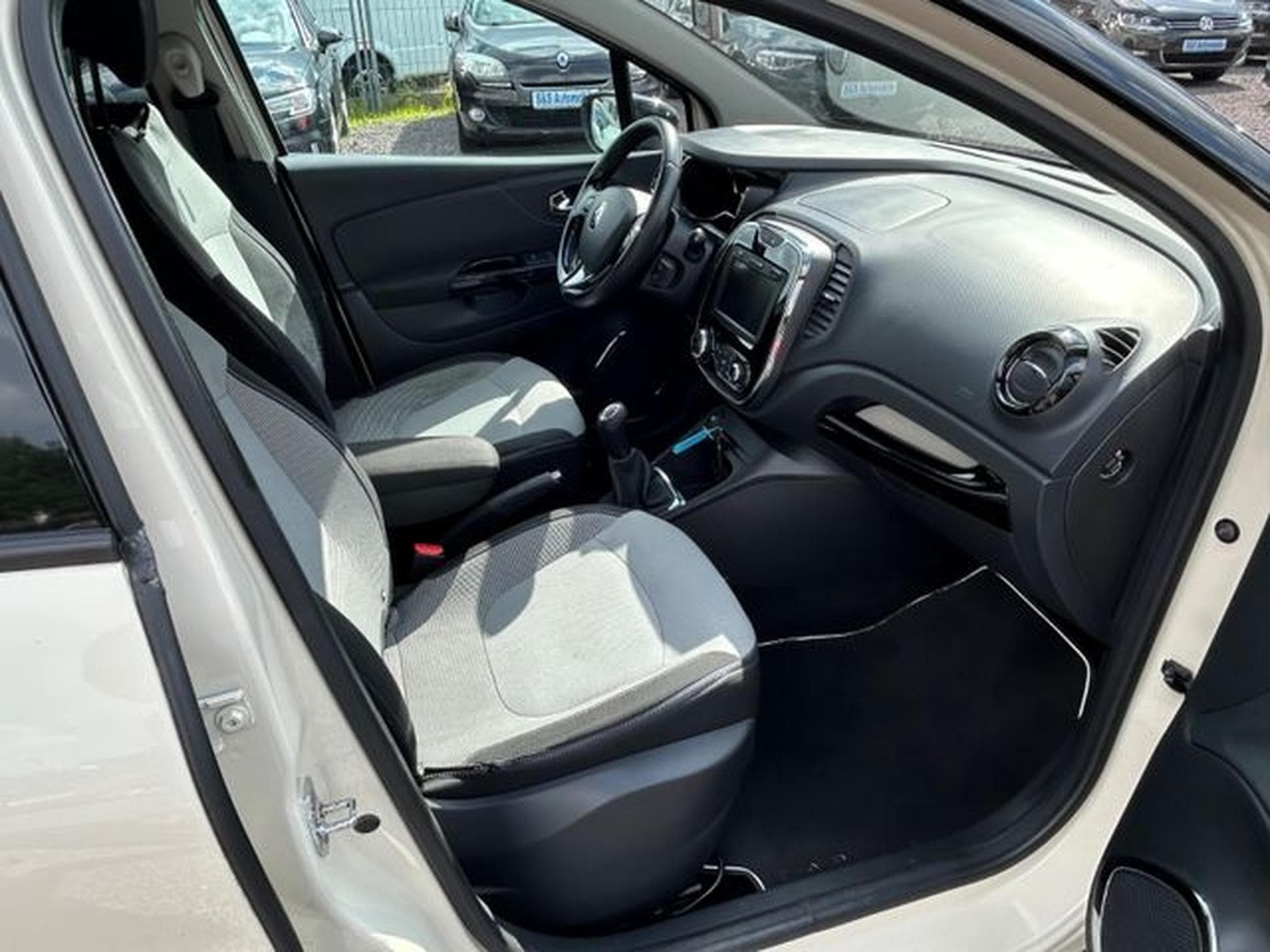 Renault Captur Captur 1.5 DCi *Navi*Keyless-Go*Tempomat*Euro5* (2014) - Photo 9