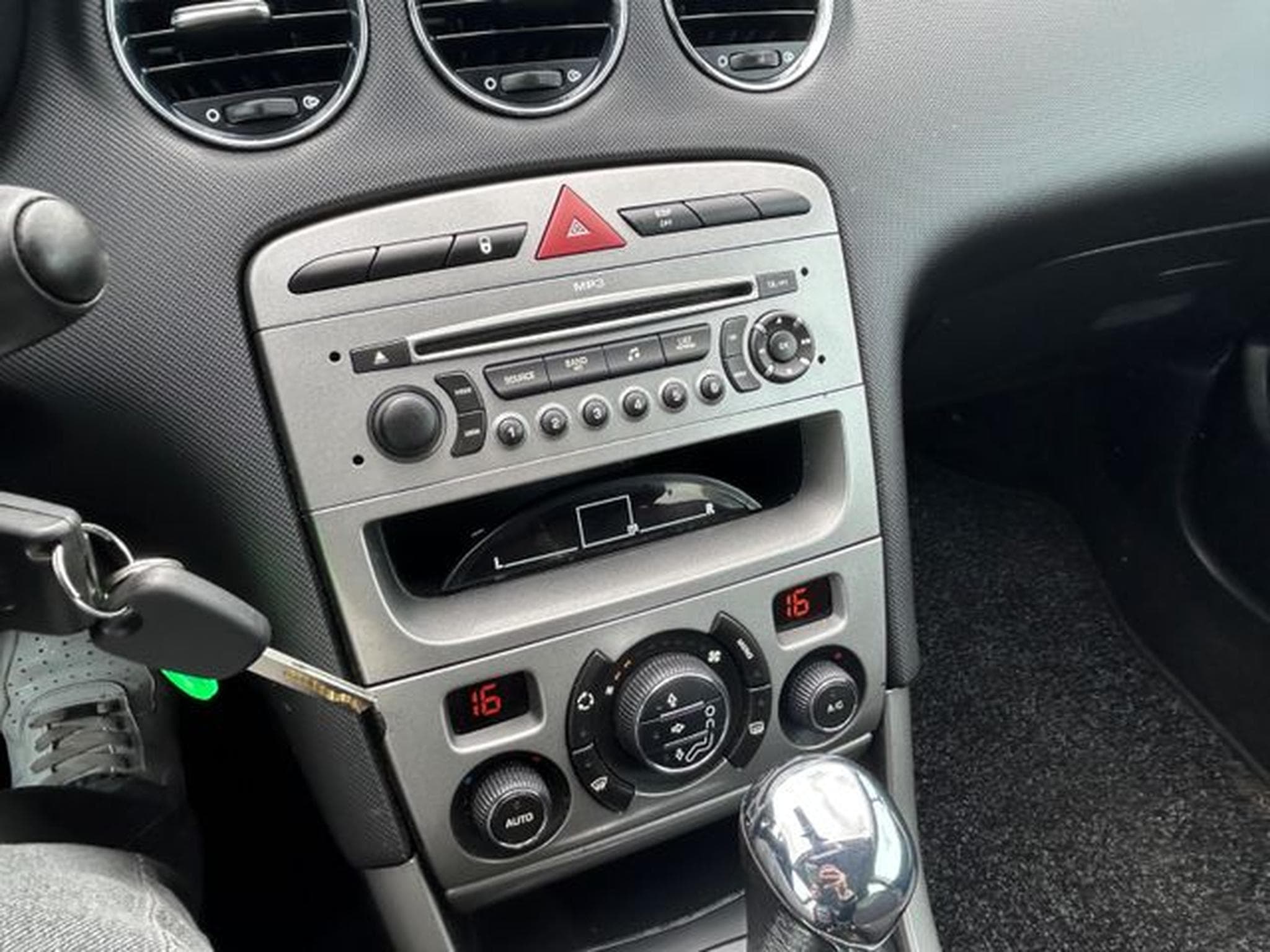 Peugeot 308 308 Sport 2.0 HDI *Automatik*PDC*Klimaaut.* (2008) - Photo 12