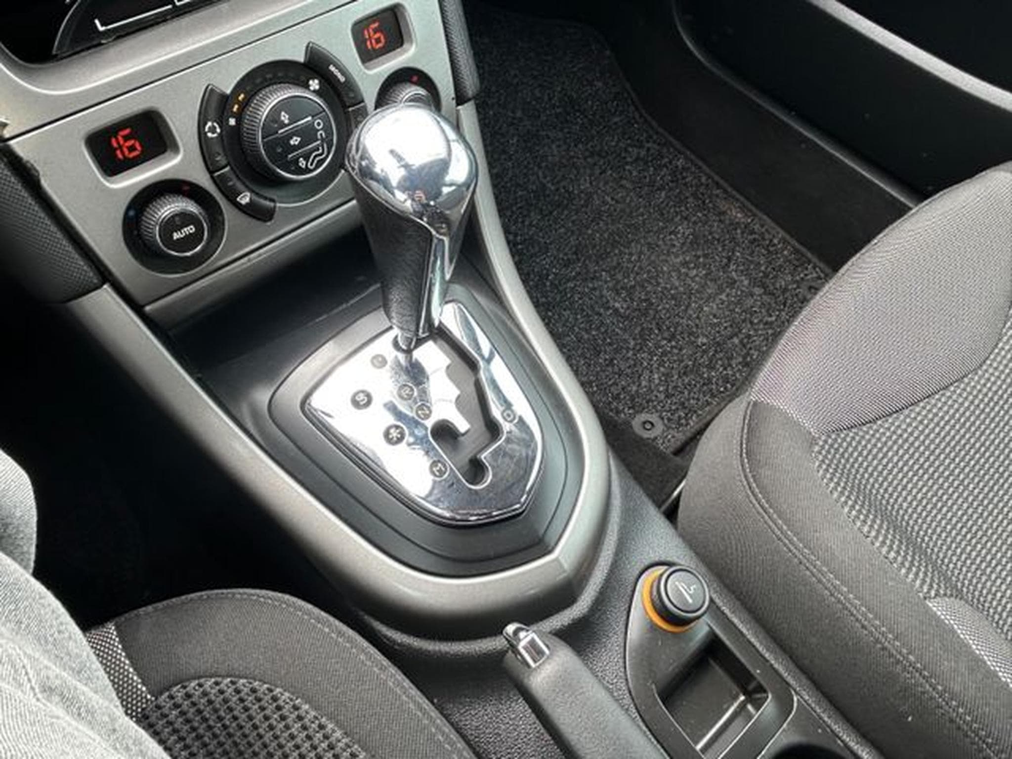 Peugeot 308 308 Sport 2.0 HDI *Automatik*PDC*Klimaaut.* (2008) - Photo 13