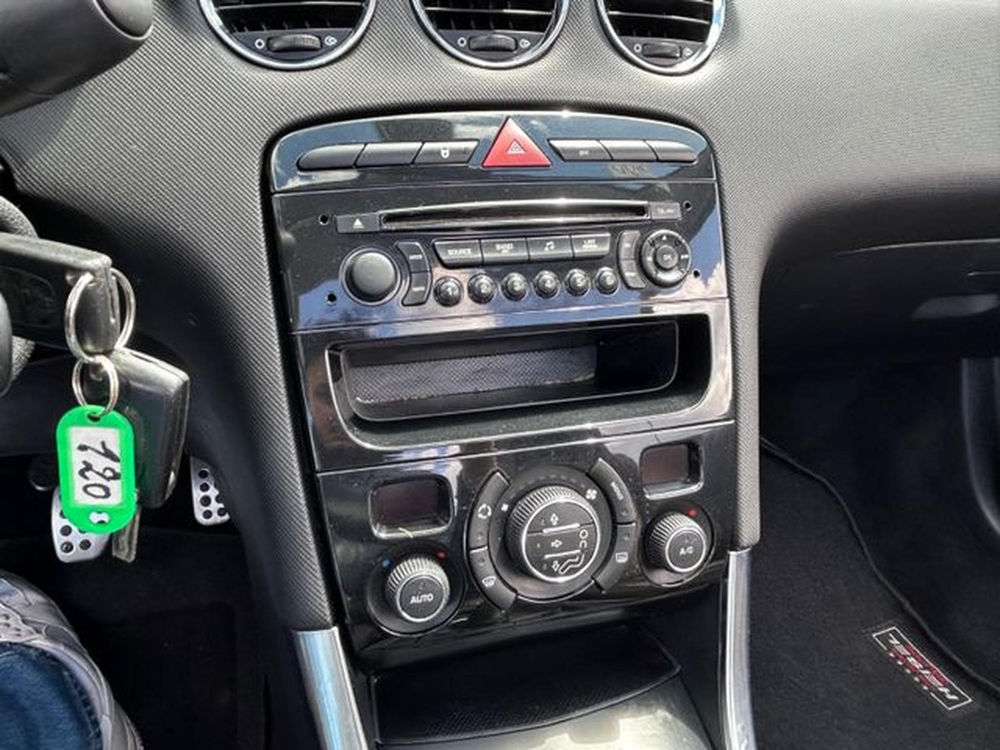 Peugeot 308 308 CC Cabrio 2.0 HDI Premium *Euro5*Klimaaut.* (2010) - Photo 12