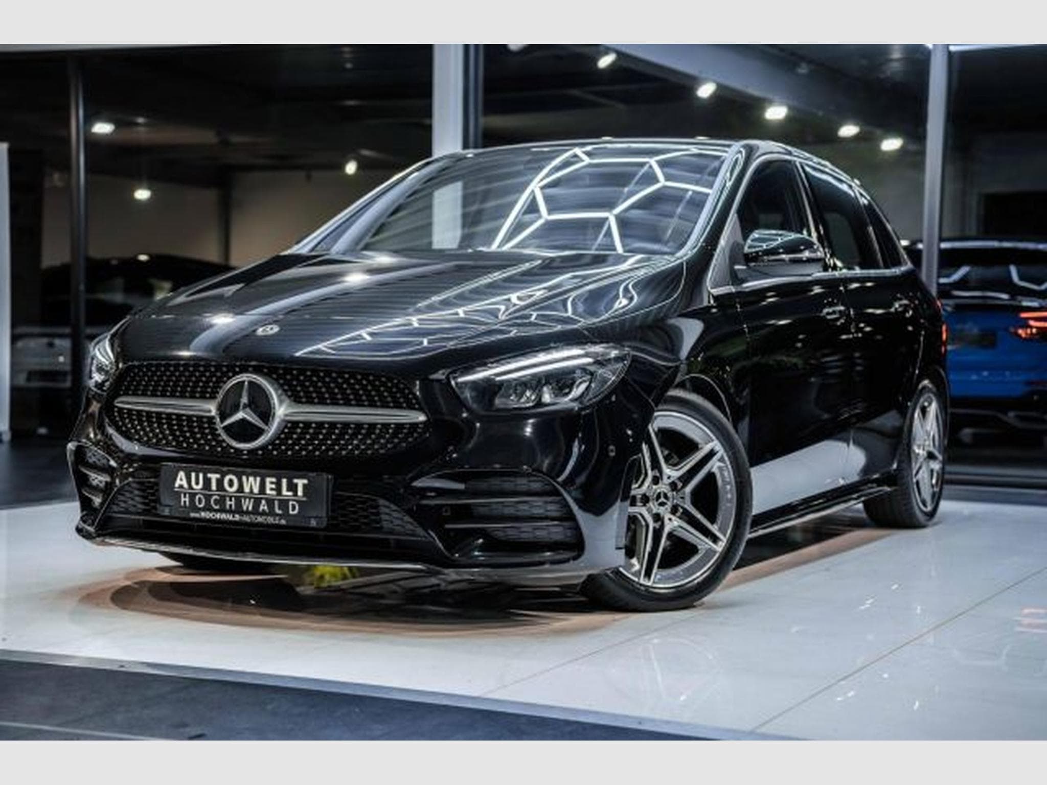Mercedes B 180 B180 7G-DCT AMG-Line NAVI LED RFK SHZG Spur 1HD (2020) - Photo 2