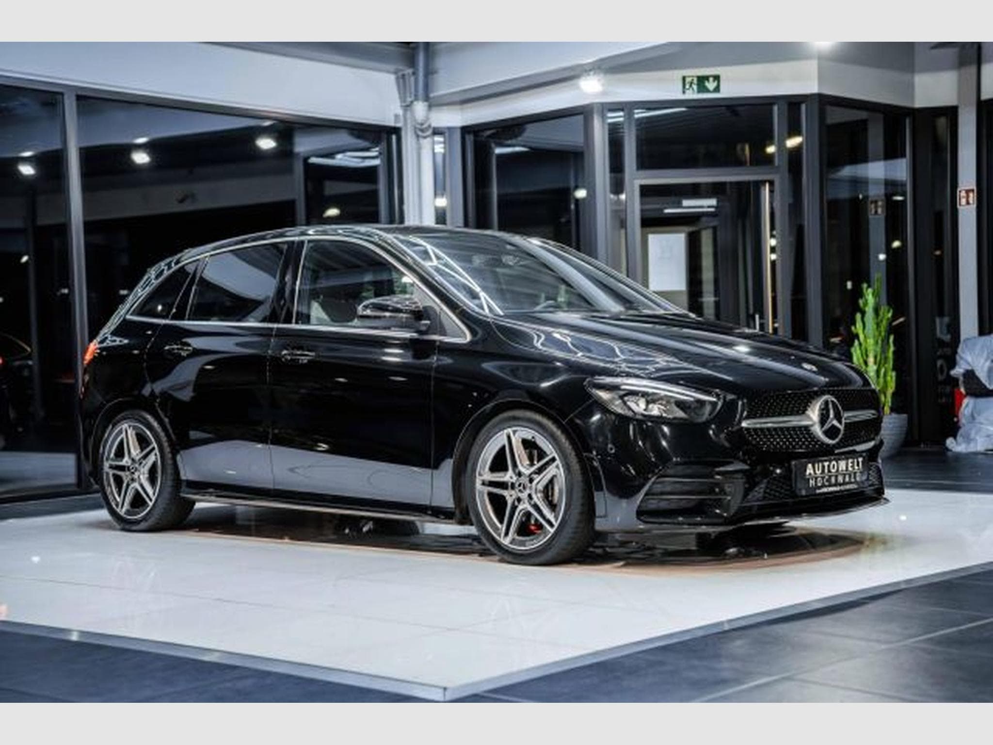 Mercedes B 180 B180 7G-DCT AMG-Line NAVI LED RFK SHZG Spur 1HD (2020) - Photo 6