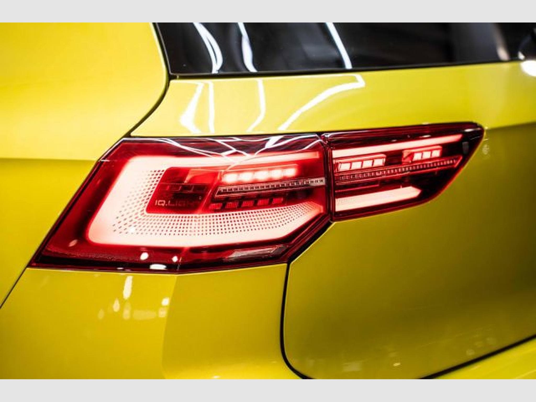 VW Golf Golf 8 GTI 2.0 TSI DSG NAVI IQ-LED AHK Side 18 Z (2023) - Foto 14