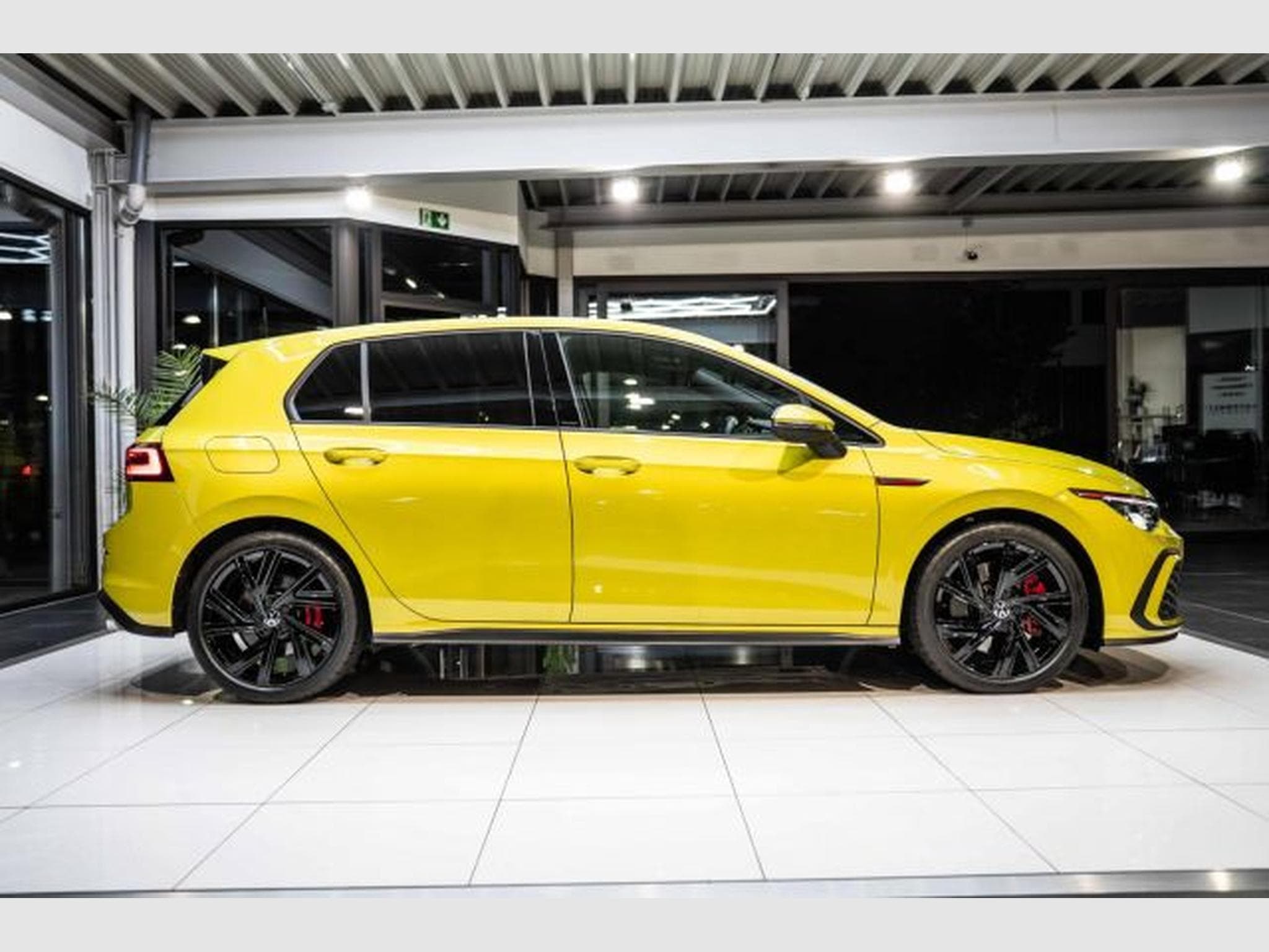 VW Golf Golf 8 GTI 2.0 TSI DSG NAVI IQ-LED AHK Side 18 Z (2023) - Foto 7