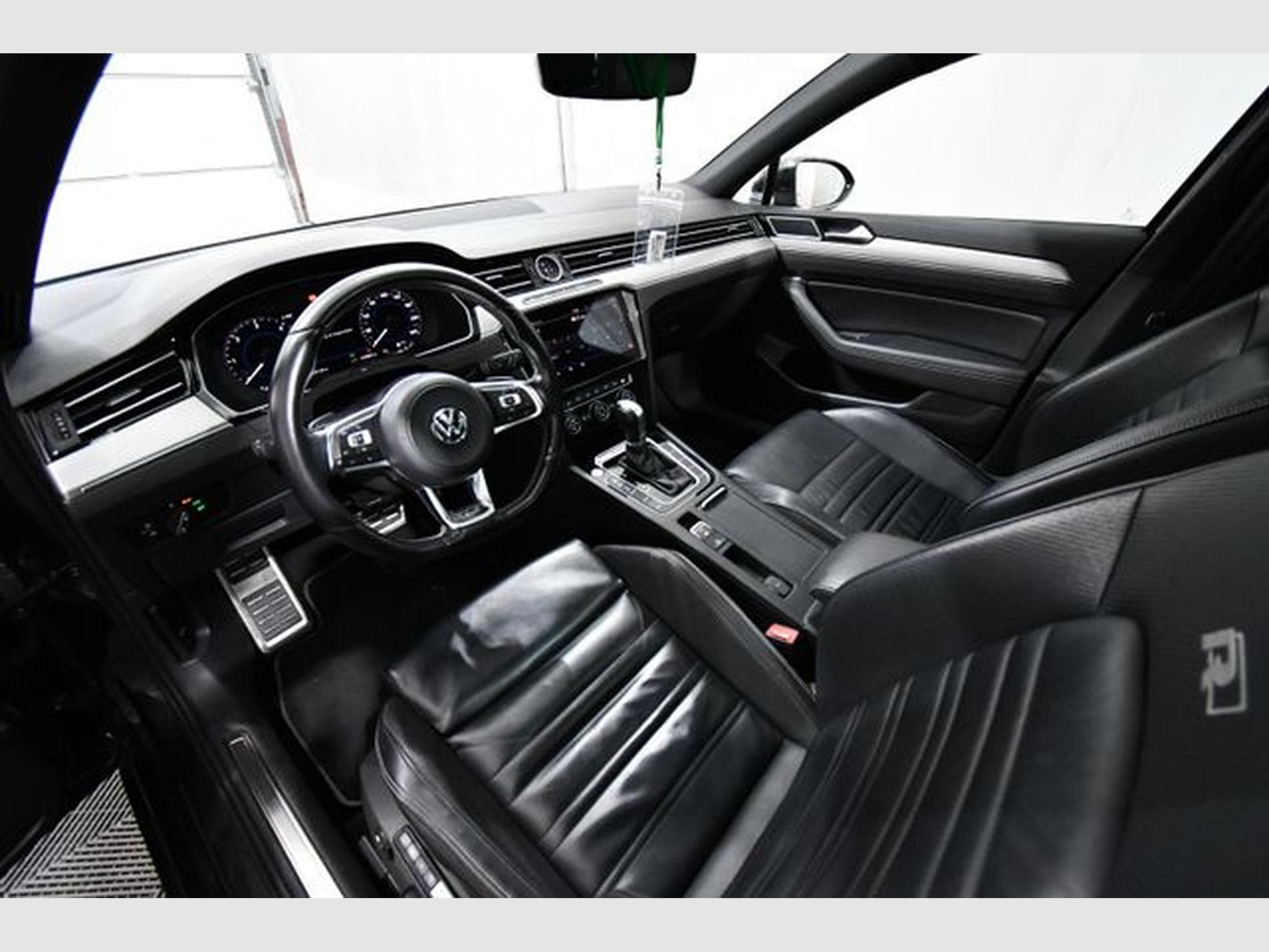 VW Passat Passat Variant R-Line 4Motion, AHK, DCC, Pano., (2019) - Photo 5