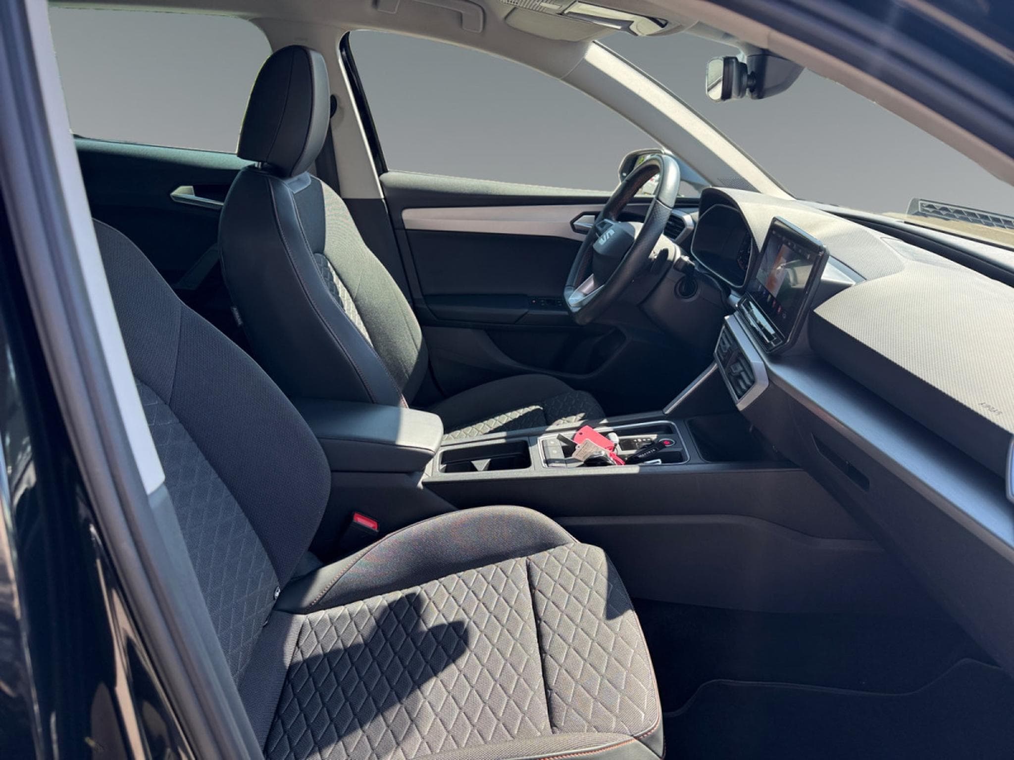Seat Leon 2.0 CR TDi FR DPF DSG (2023) - Photo 17