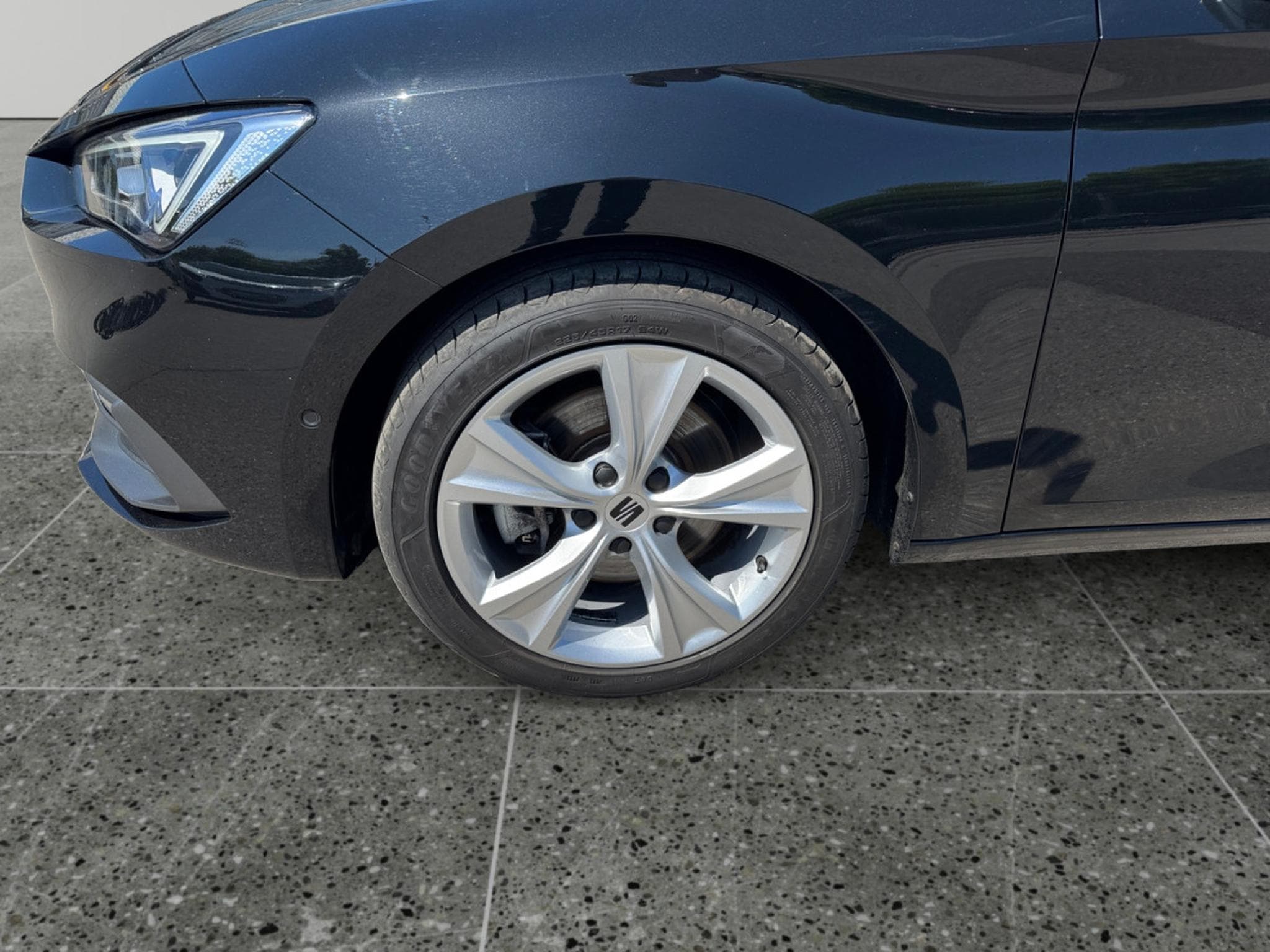 Seat Leon 2.0 CR TDi FR DPF DSG (2023) - Foto 9