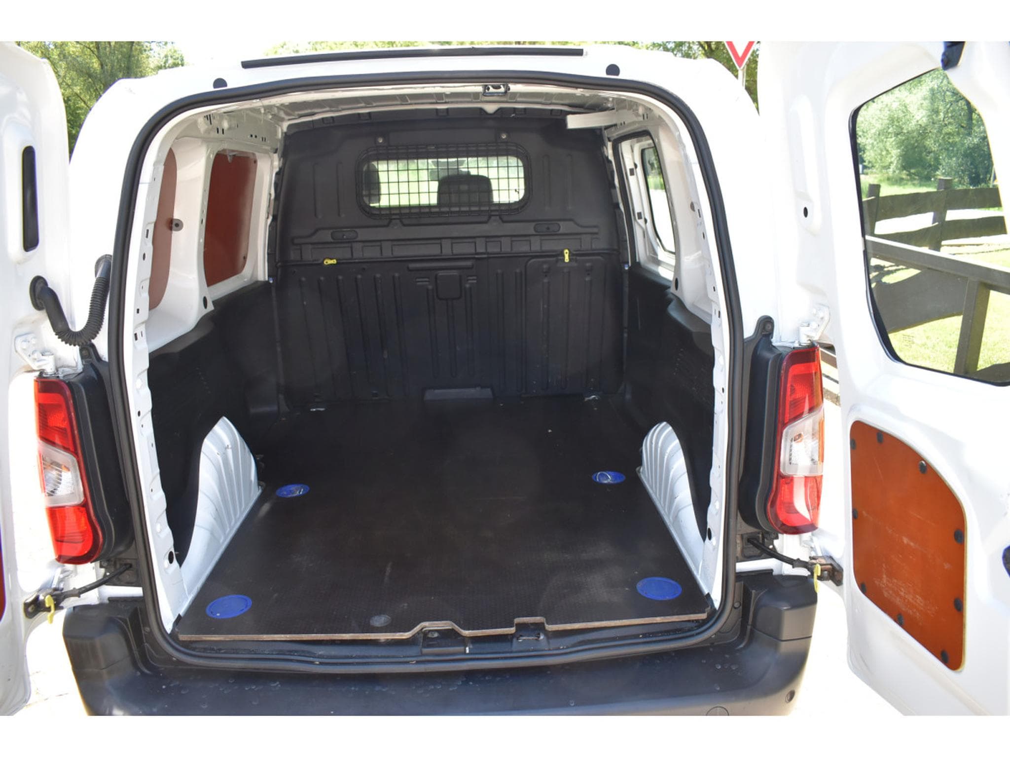 Peugeot Partner 1,6 HDI Airco 3 places (2019) - Foto 7